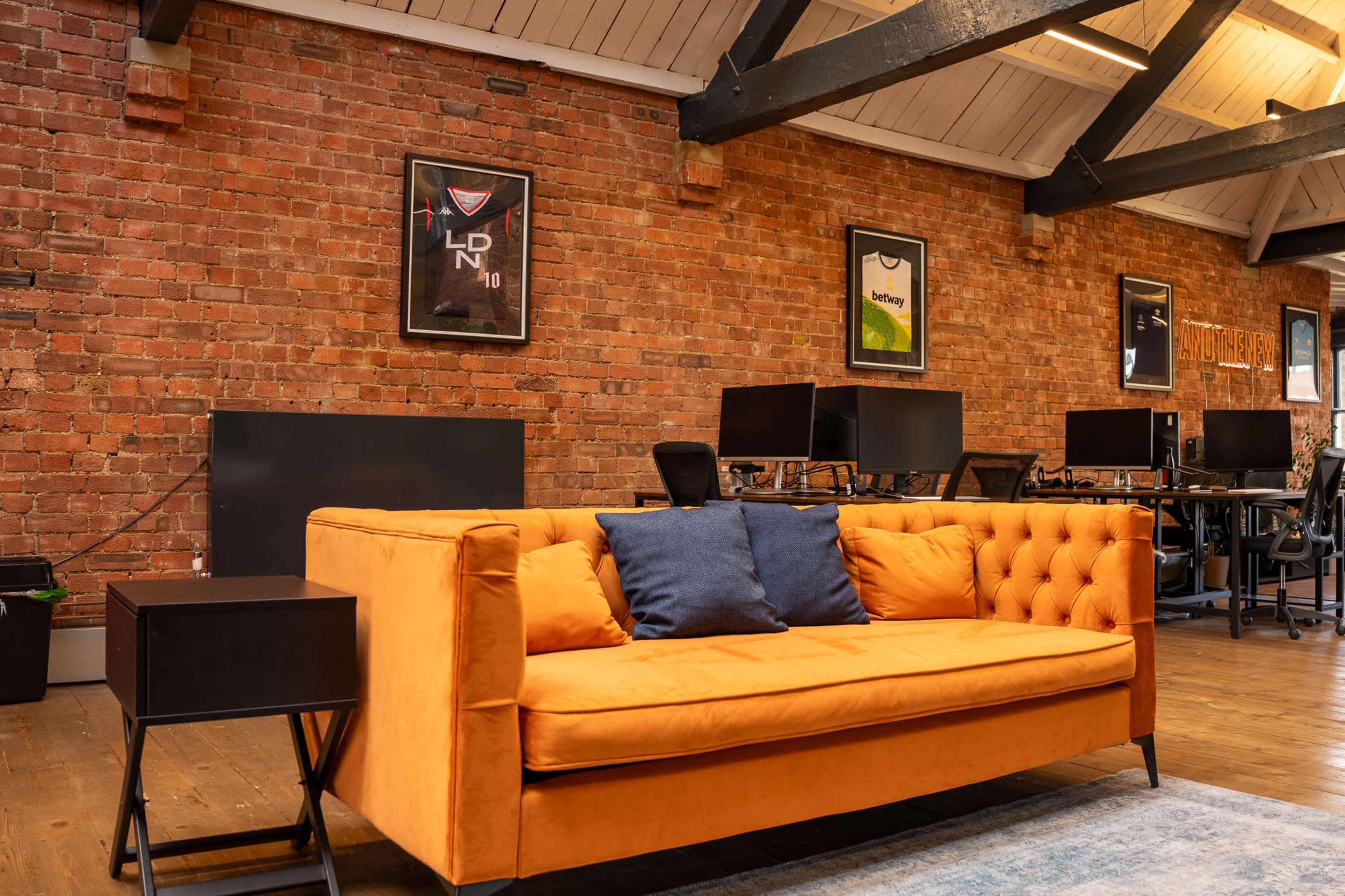 Versatile, quiet and bright open-plan Office, meeting room and studio space in the heart of Shoreditch Image in Hoxton, London, ENG