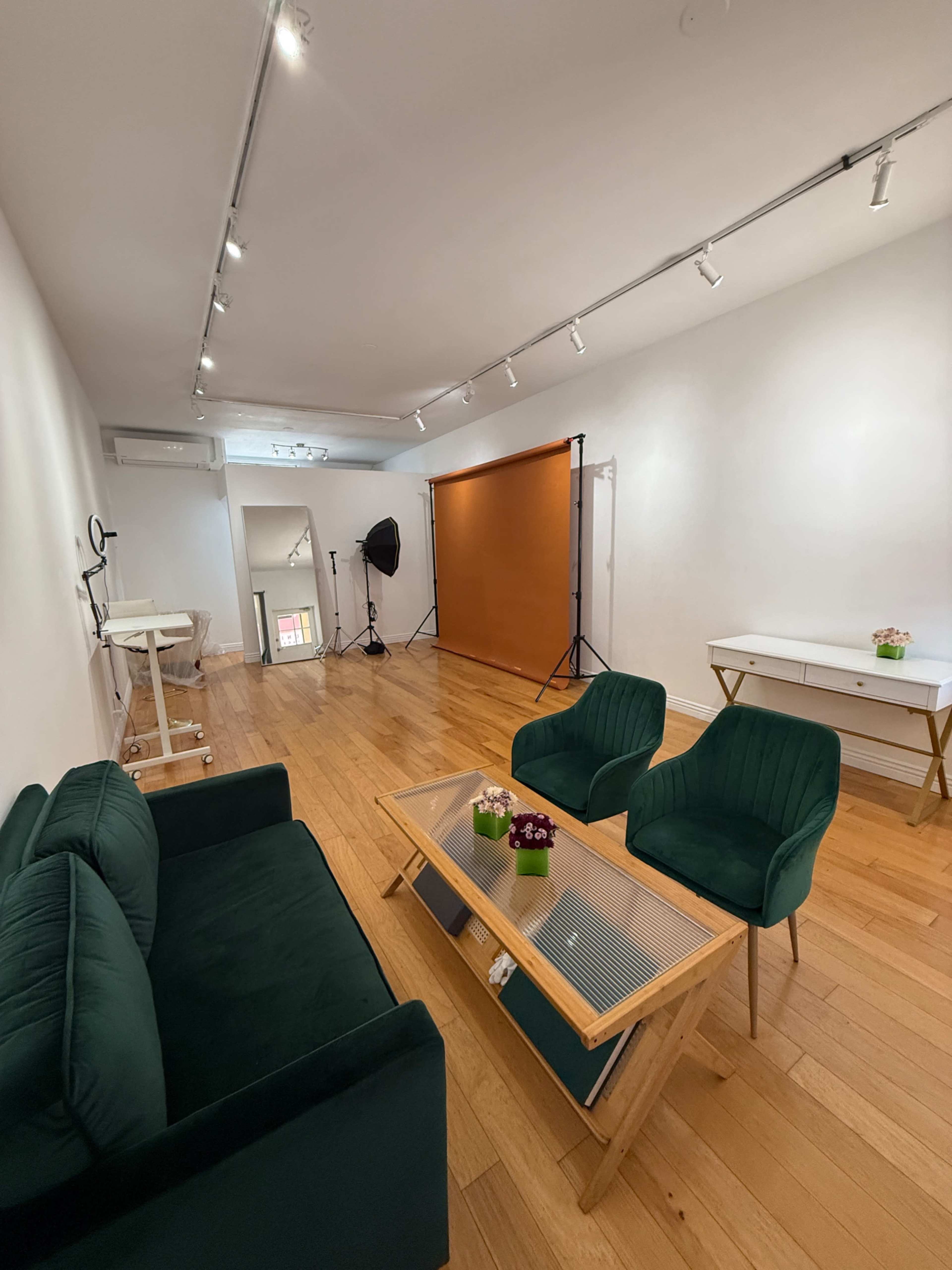 MacFarlane Studio | Cozy and spacious street-side photography studio ...