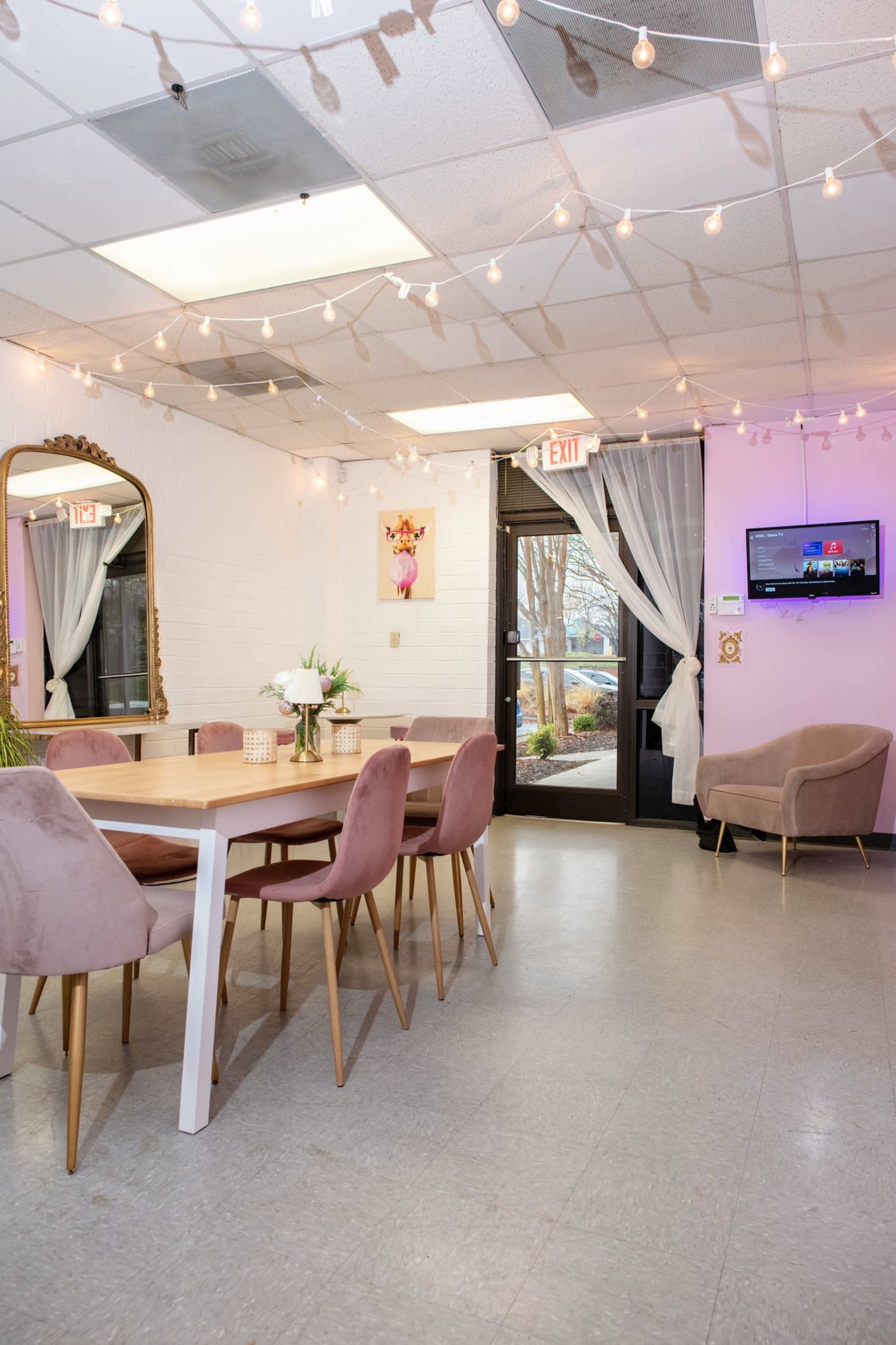 Modern Blush meeting/class room space for intimate workshops or gatherings Image in Charlotte, Charlotte, NC