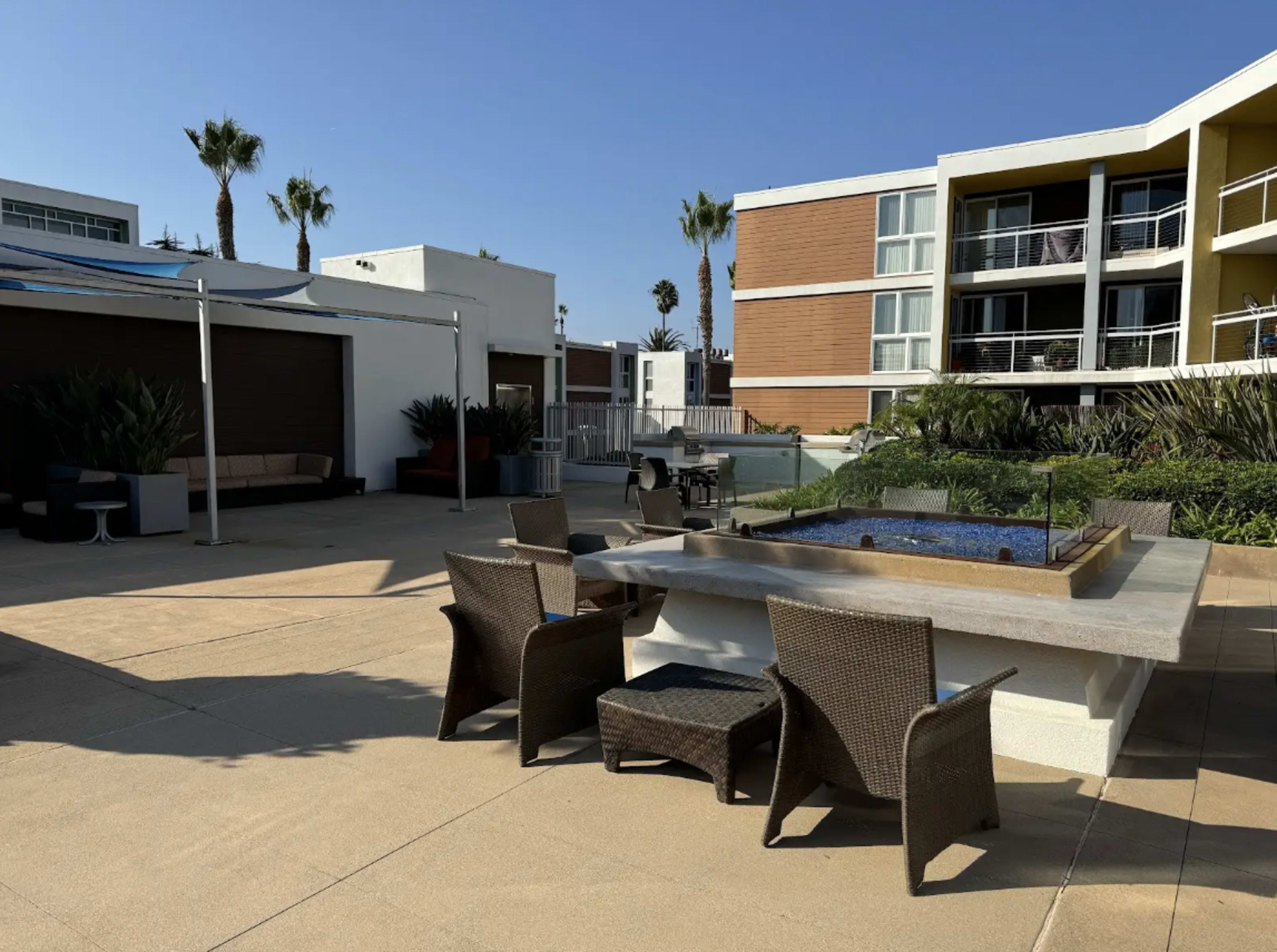 Courtyard Lounge with a Sea Breeze Image in Marina del Rey, Marina Del Rey, CA
