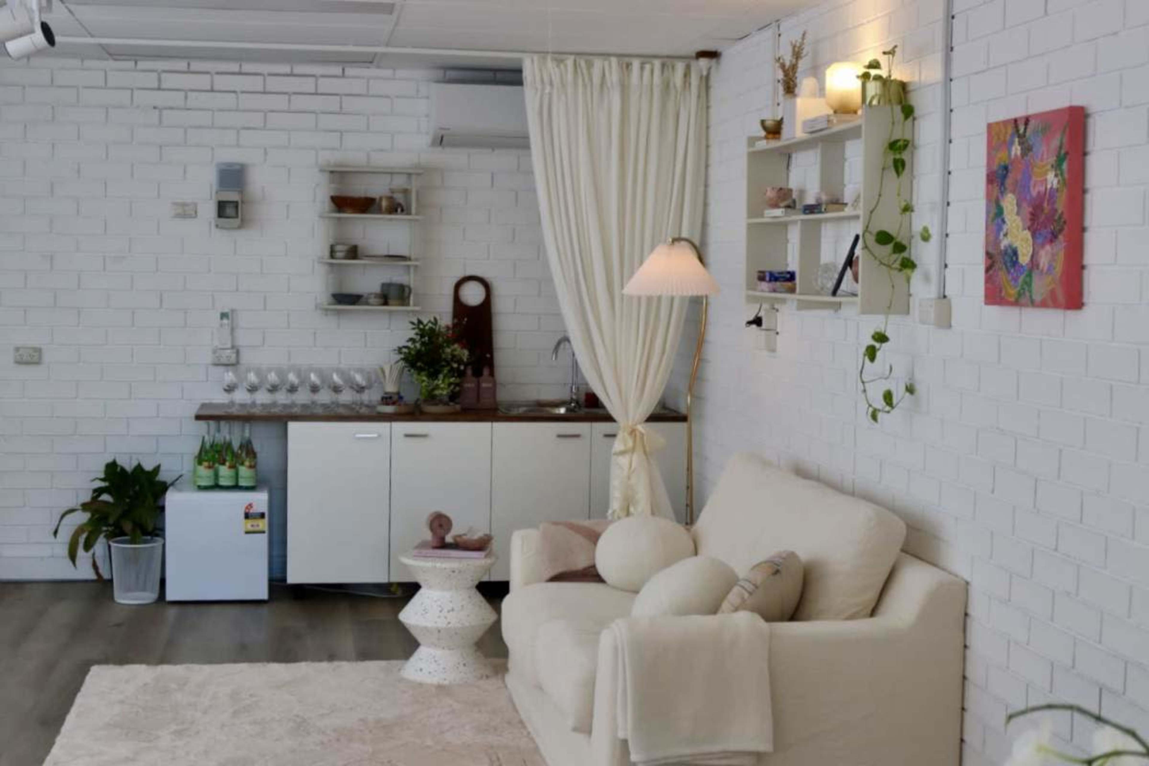 Aesthetic urban private  studio with cozy chic vibes Image in Woy Woy, Woy woy, NSW