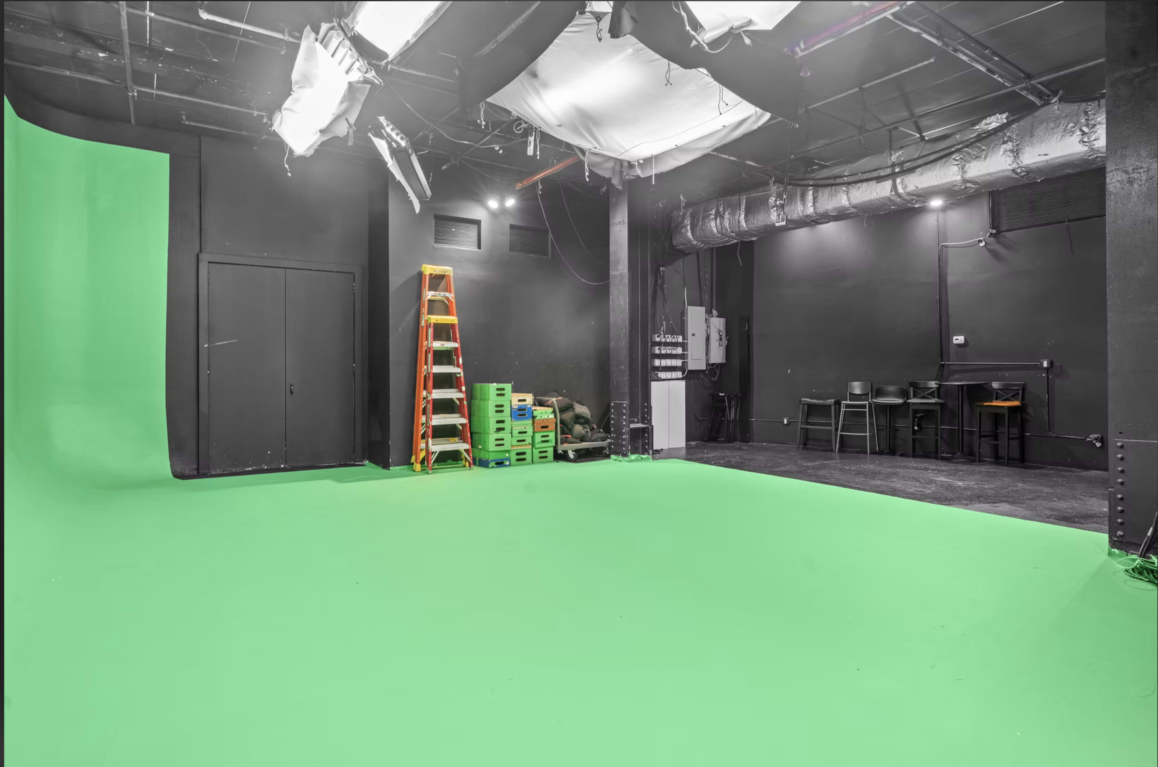 35′×35′ Sound-Proofed Green Screen Stage with Private Greenroom in Midtown NYC Image in Midtown Manhattan, New York, NY