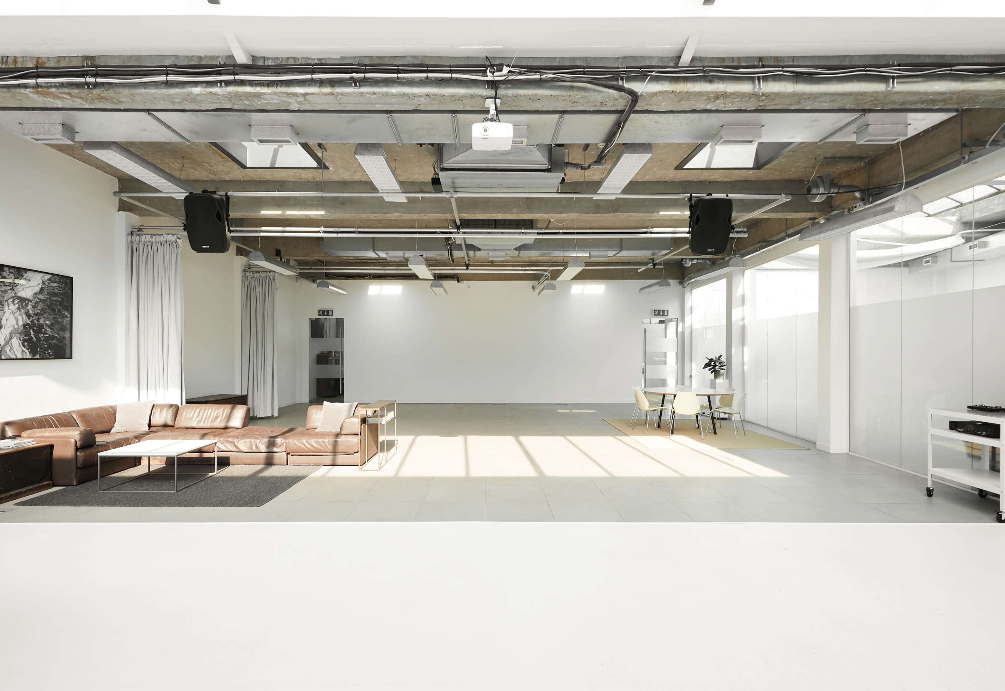 Studio 1 - White Cove Photography Space Image in London, London, ENG