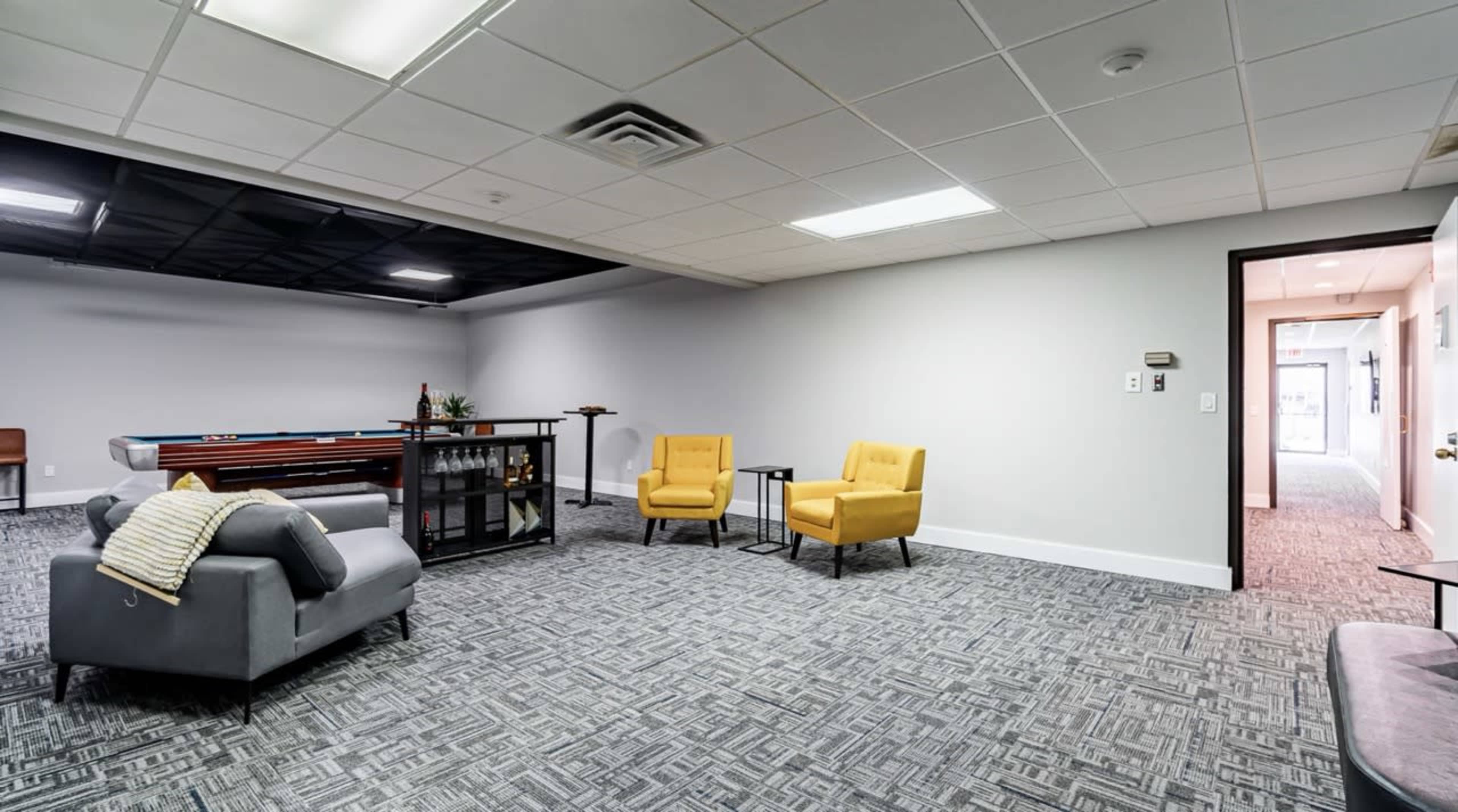 Professional 2,400 Sq Ft Soundstage with White Cyc | Detroit Film & Photo Studio Image in Farmington Hills, Farmington Hills, MI