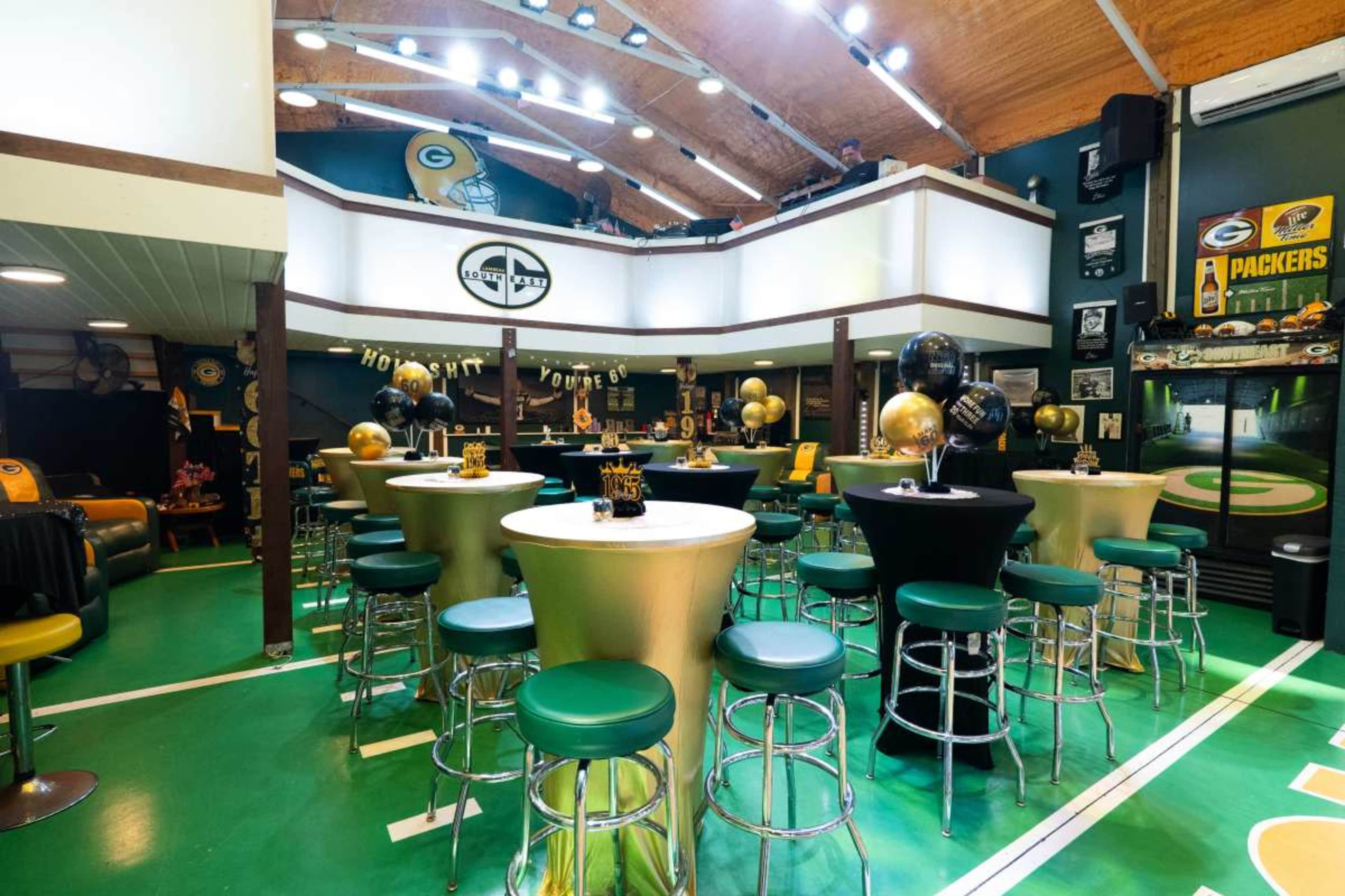 Suburban House with multiple studios and pool. Image in , Leesburg, FL