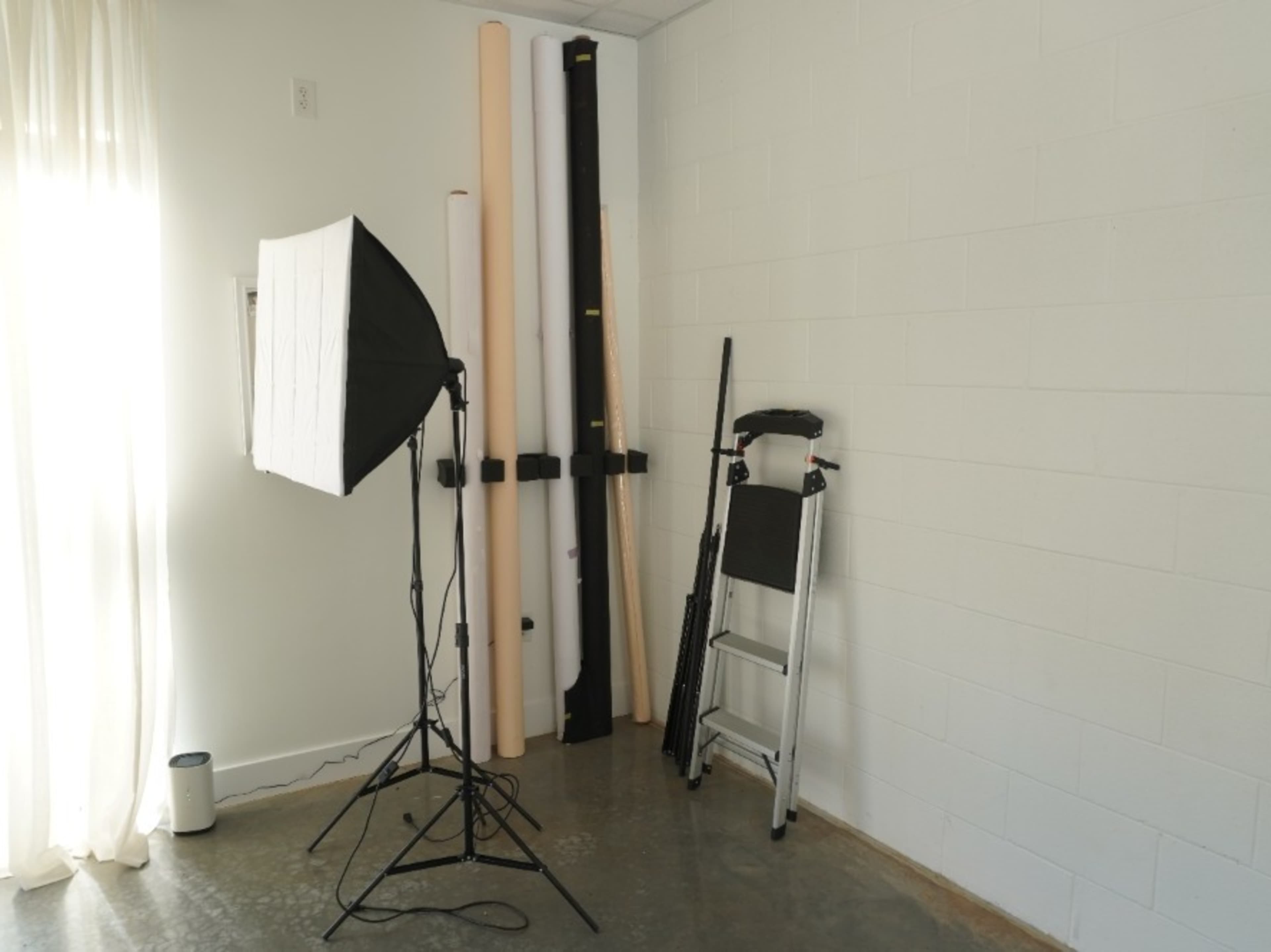 Backdrops & Lighting Equipment