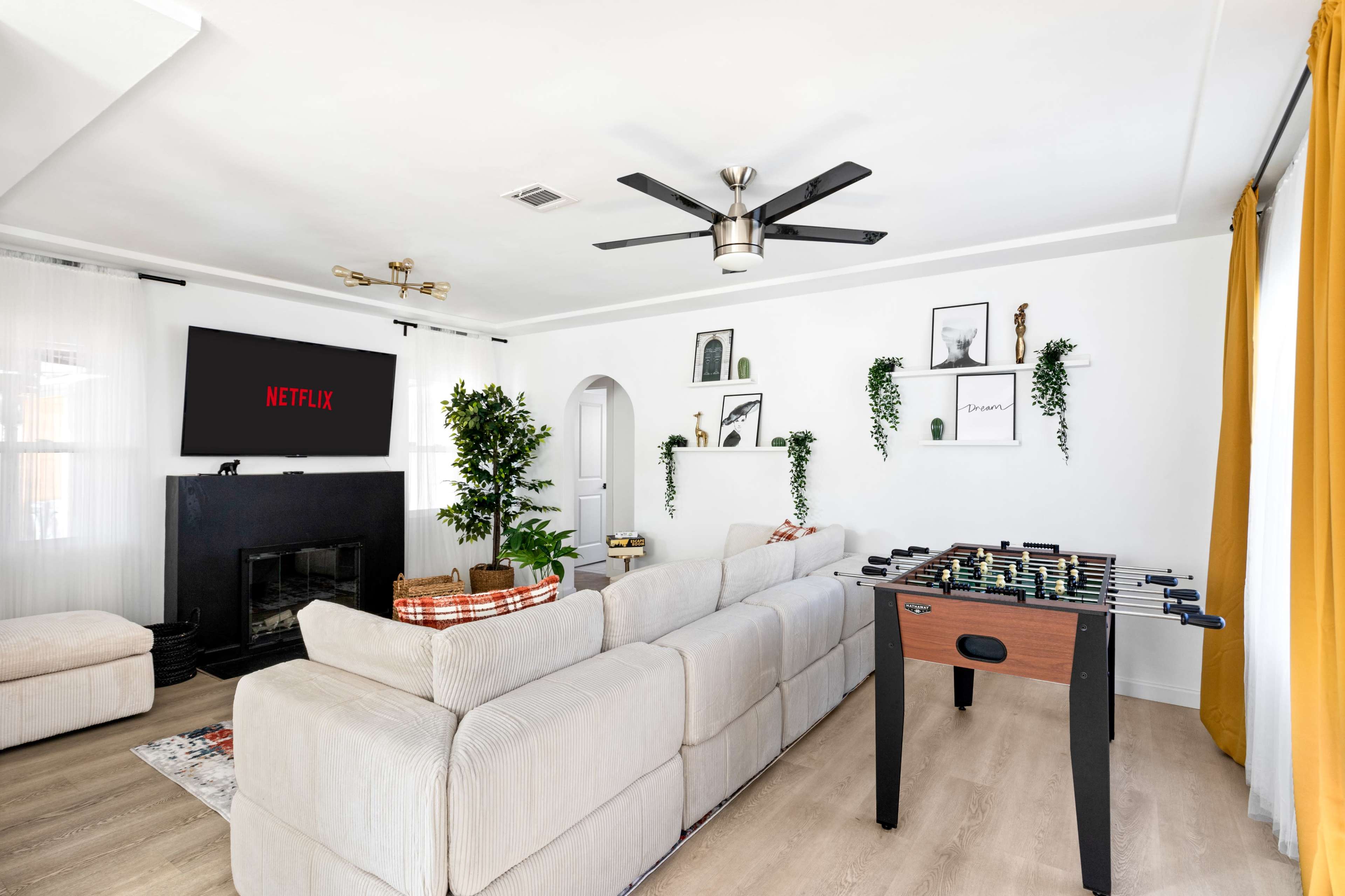 Versatile space with POOL-JACUZZI for Filming & Meetings Near Burbank Image in North Hollywood, Los Angeles, CA