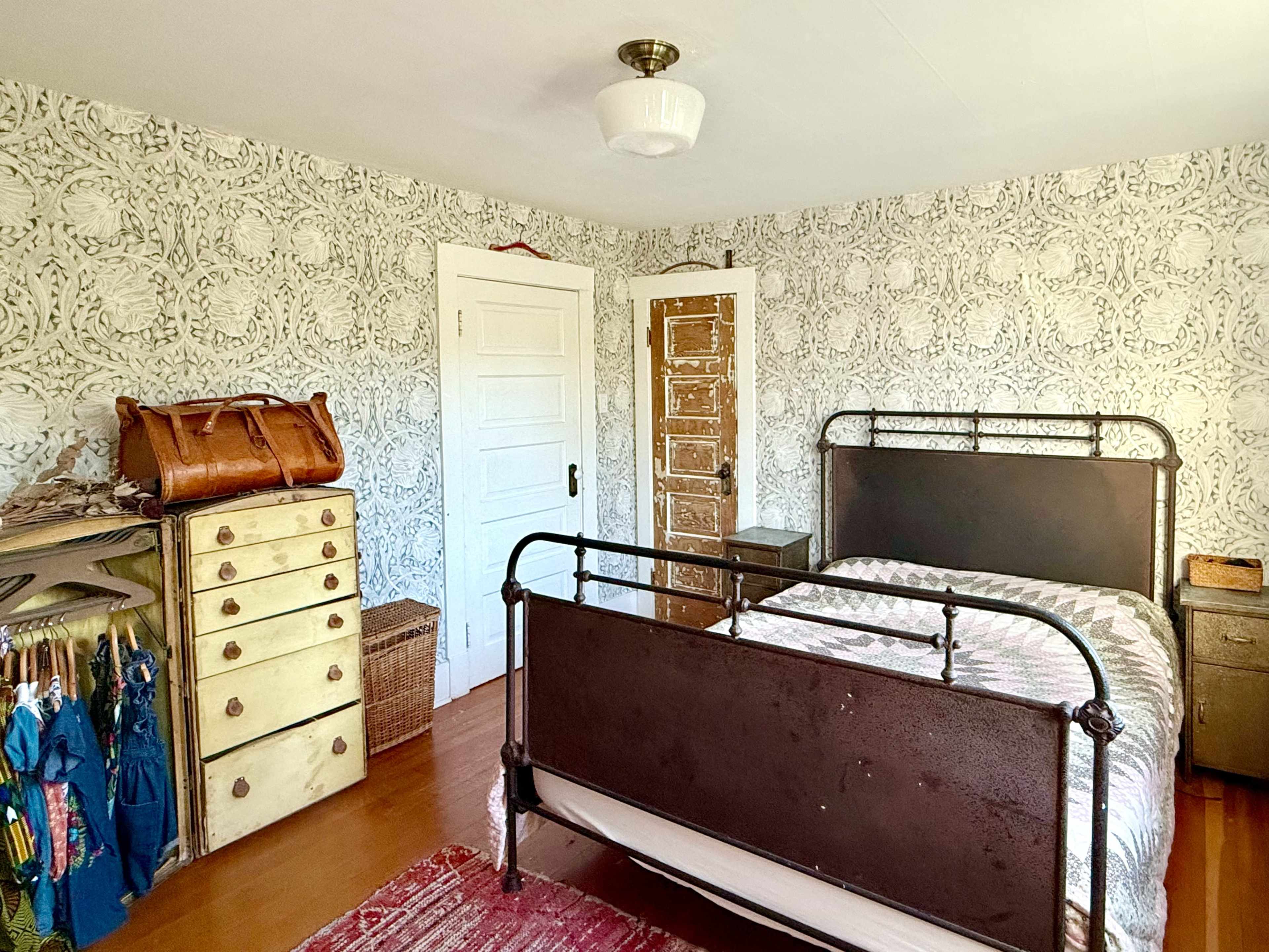 Cool, Comfortable, Vintage Home. Image in East Vancouver, Vancouver, BC