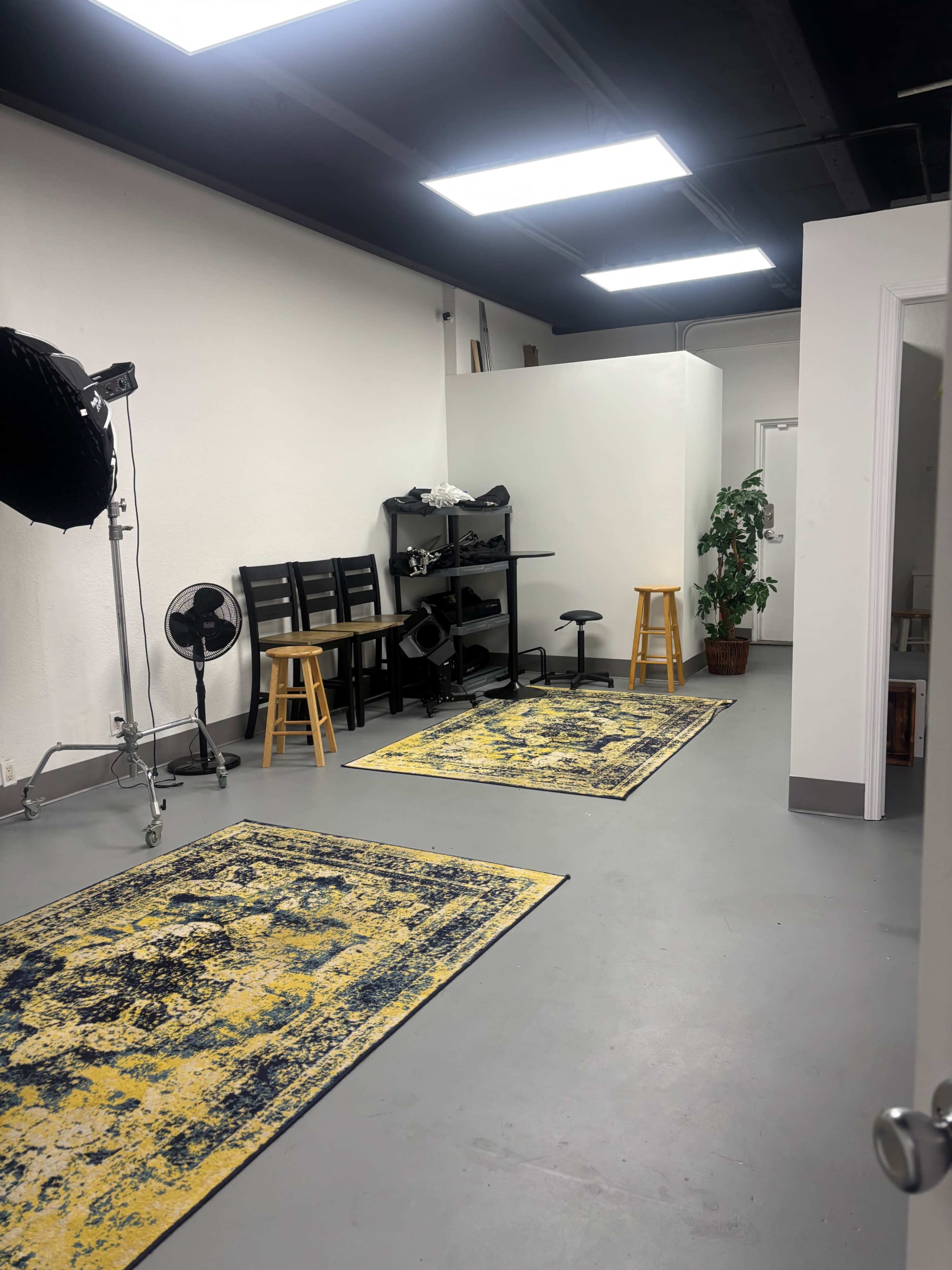 Marina, Beach, Downtown Boynton Beach, can be used for many events, photo shoots with 5 back drops, sip and paint and alike events, popups, dance classes, one on coaching, endless apportunities, wide open space with dressing room and bathroom Image in Boynton Beach, Boynton Beach, FL