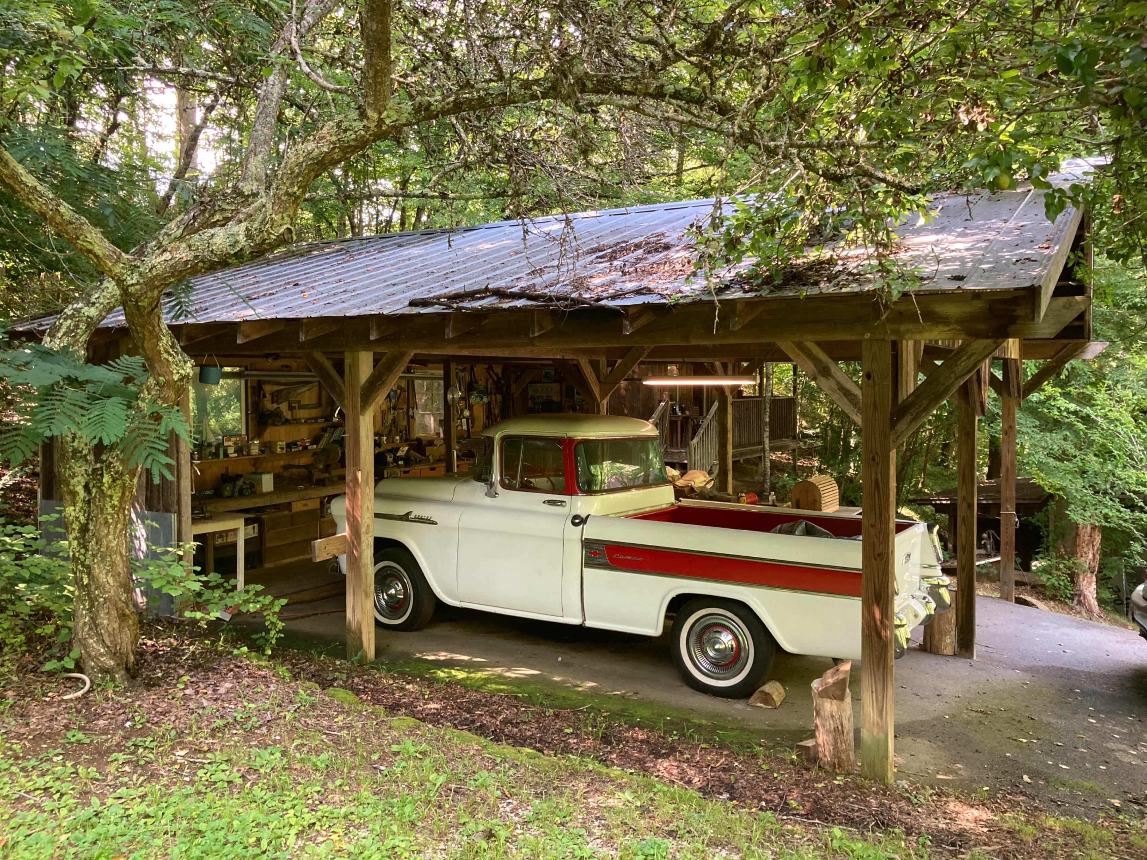 200 year-old funky Riverfront Appalachian historic farmhouse 1700s Image in , Sevierville, TN