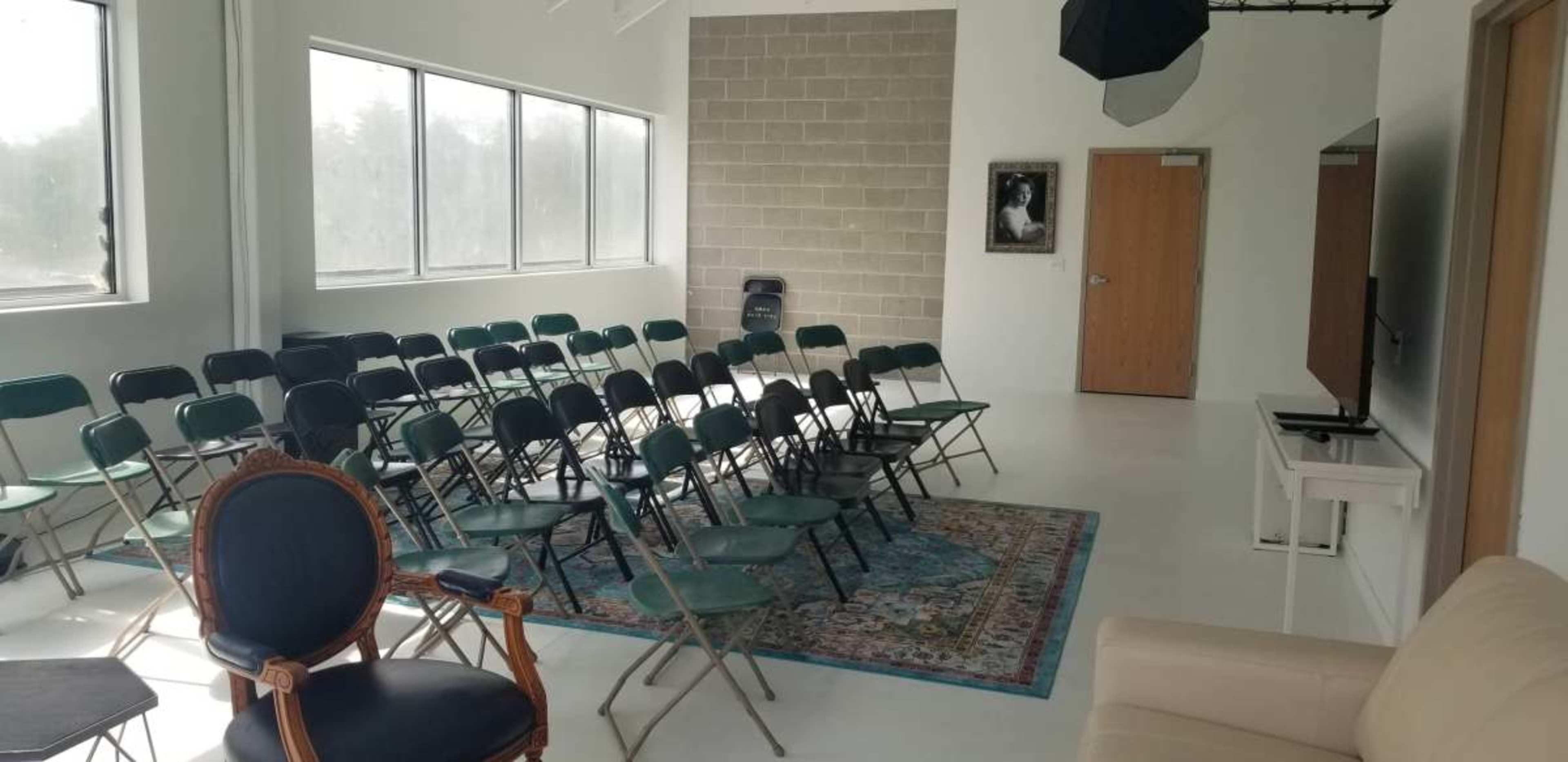 Beautiful Suburban Natural Light Meeting Space with FREE PARKING Image in New Hope, NEW HOPE, MN