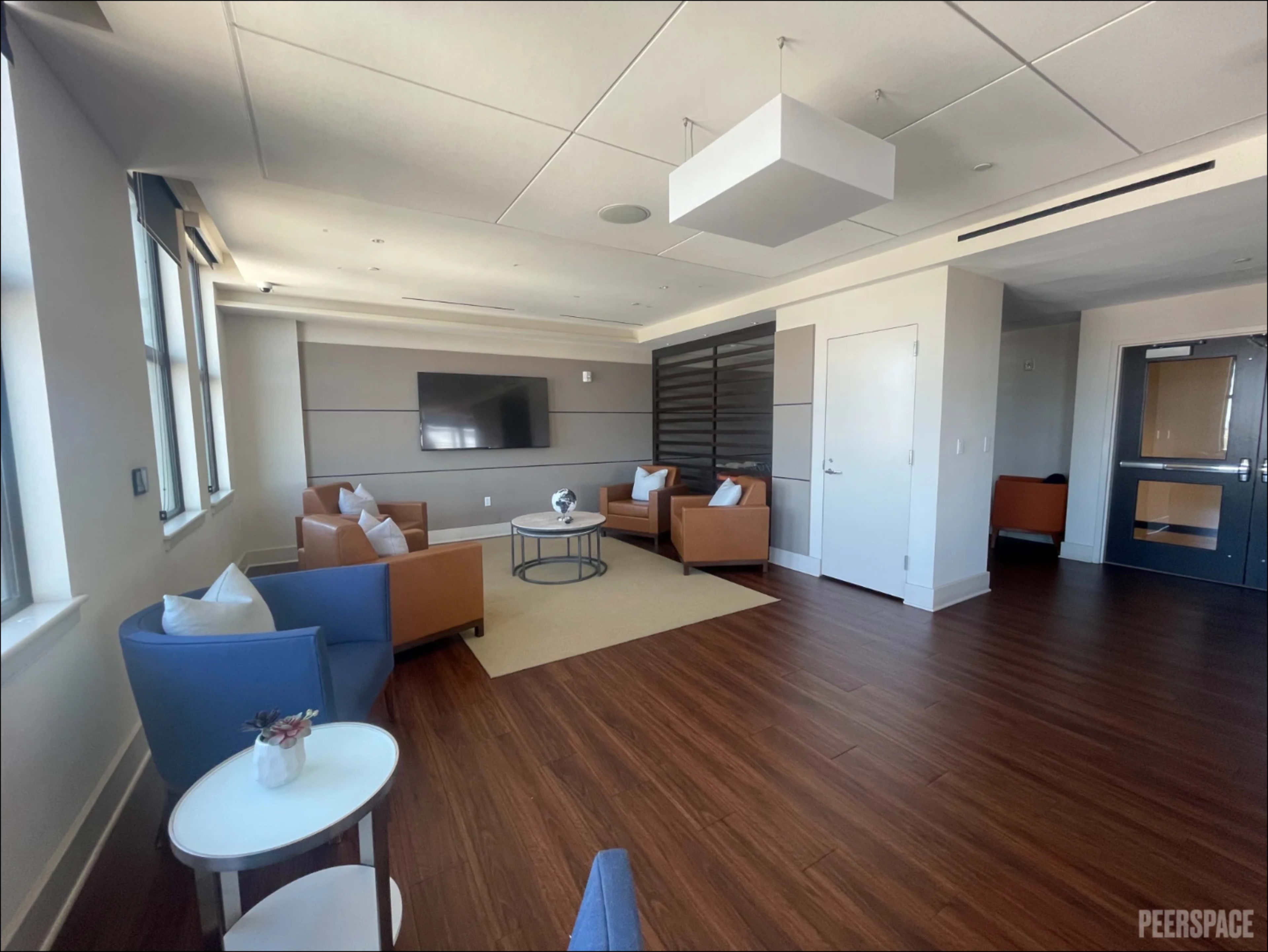 Elevated Rooftop Indoor Lounge in Historic Old Town Alexandria with DC Skyline Views Image in Old Town West, Alexandria, VA