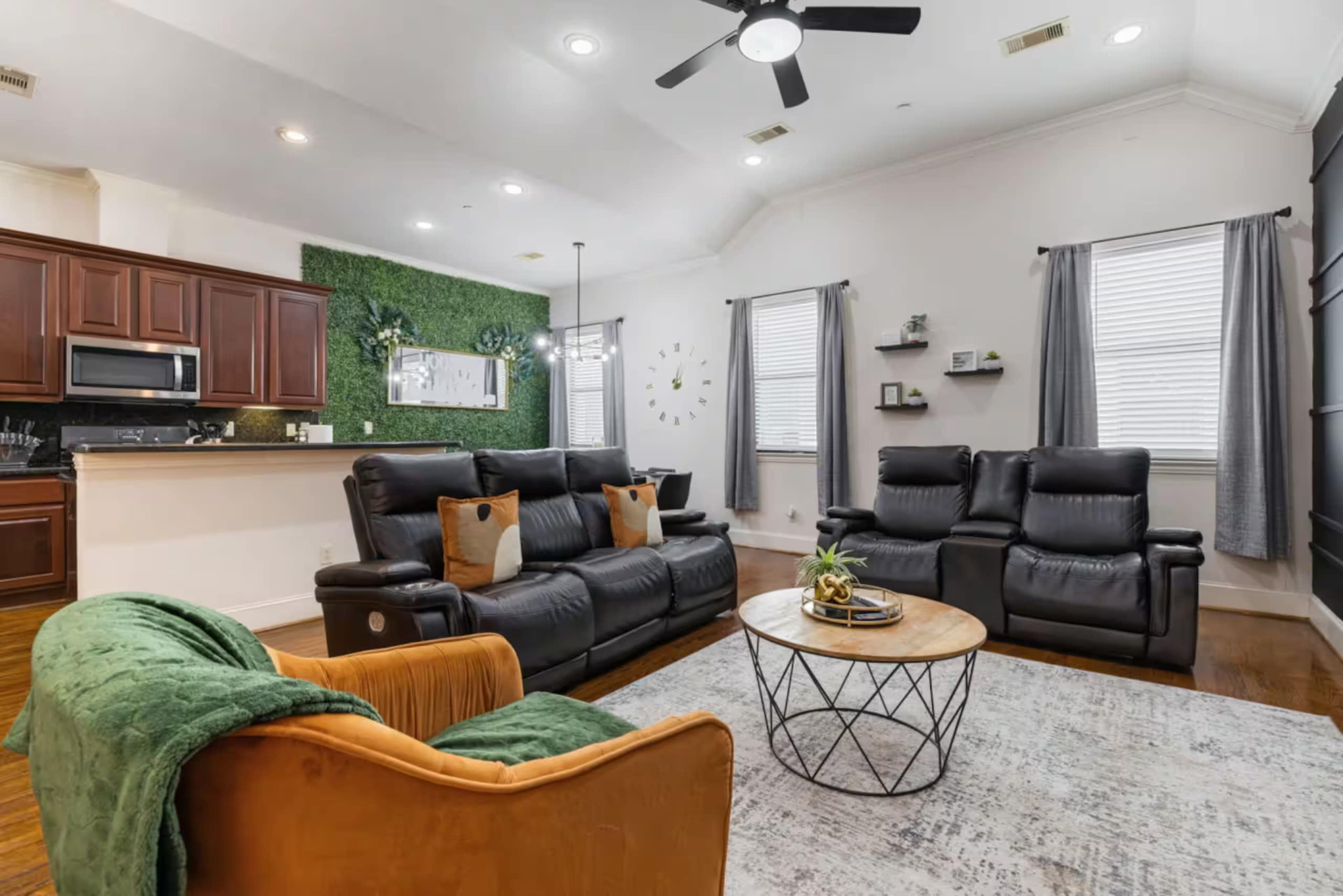 Modern 3-Story Townhouse - Great for Gatherings and Videoshoots! Image in Mid West, Houston, TX