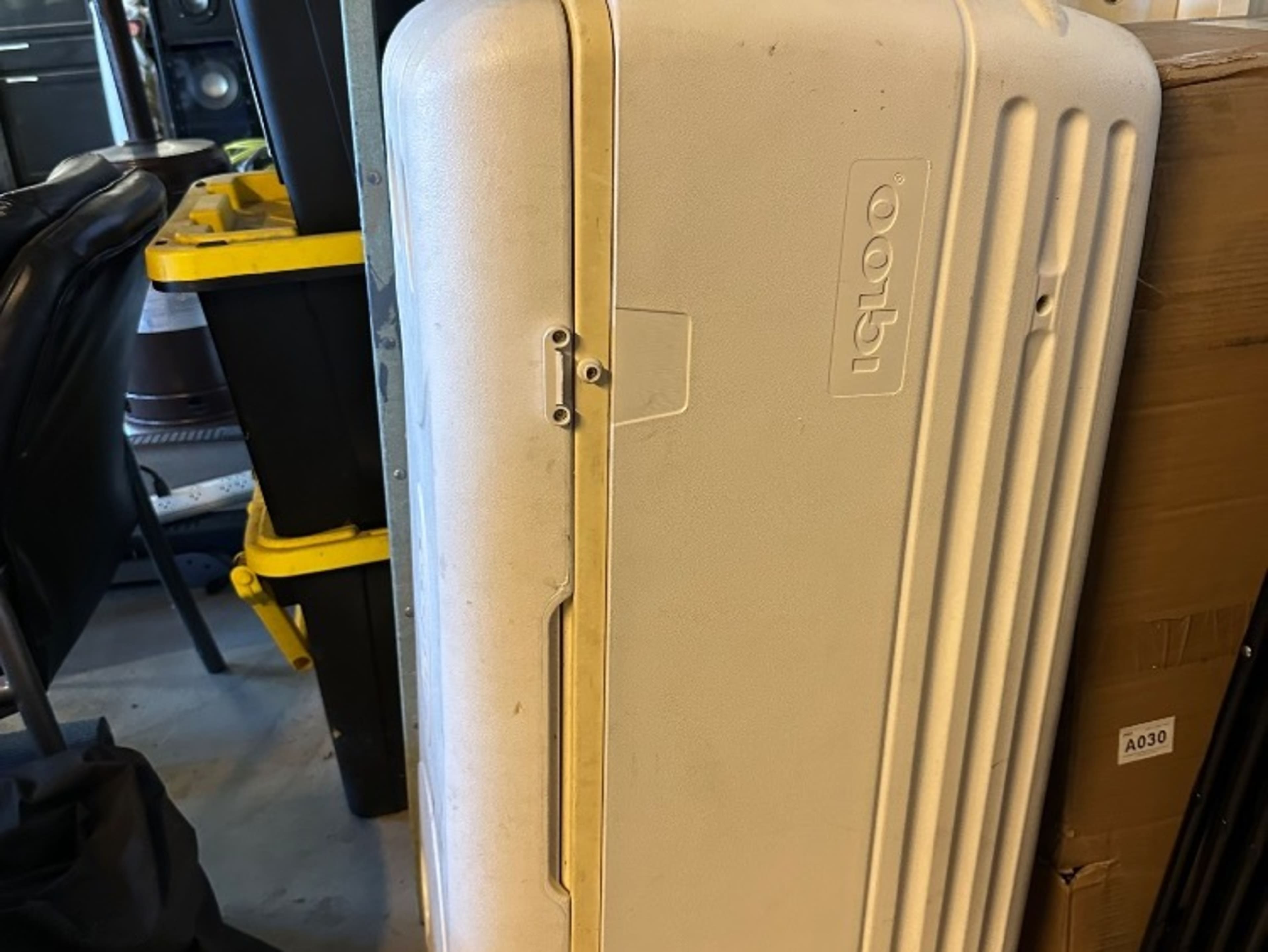 Large Igloo Ice chest