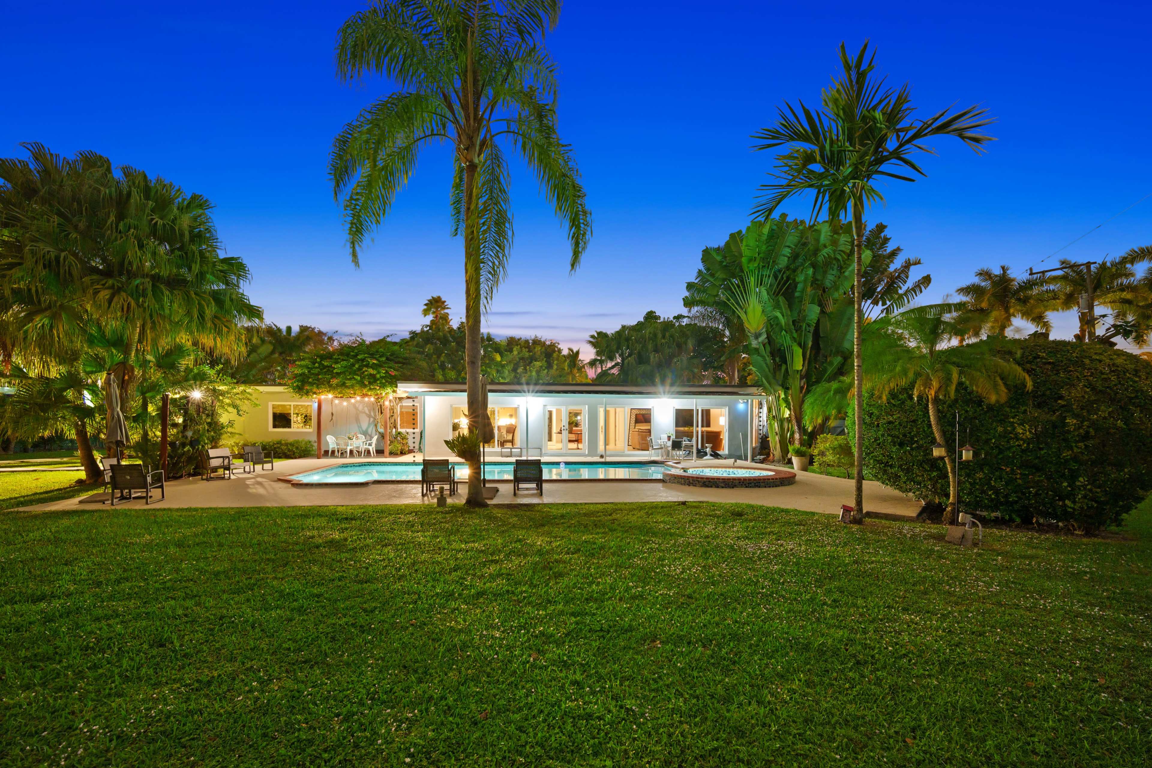 One acre Tropical House Centrally  Located Image in Glenvar Heights, Miami, FL