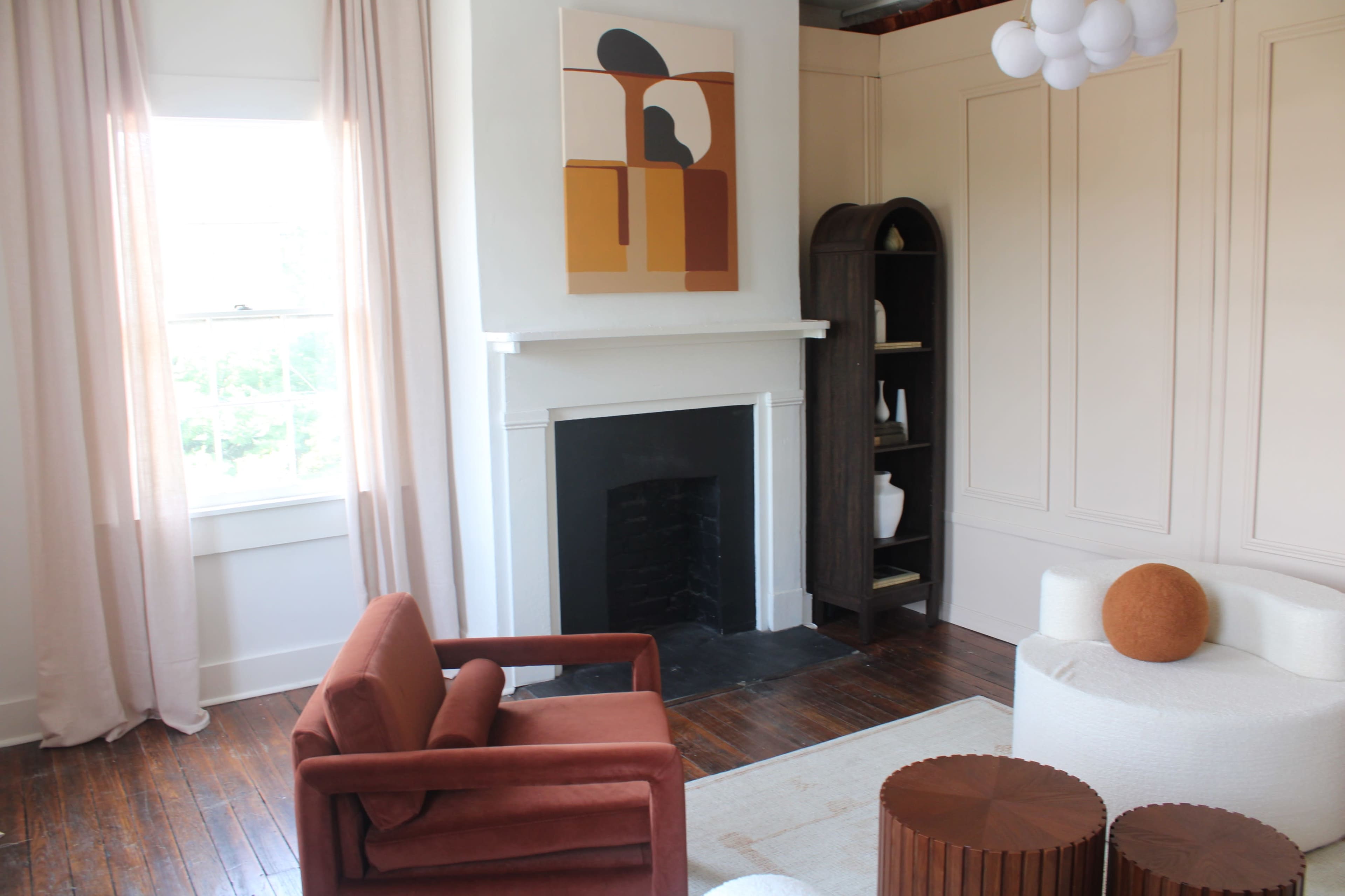 The Queen of Hearts: Fully styled, retro-modern lounge Image in South Historic District, Savannah, GA