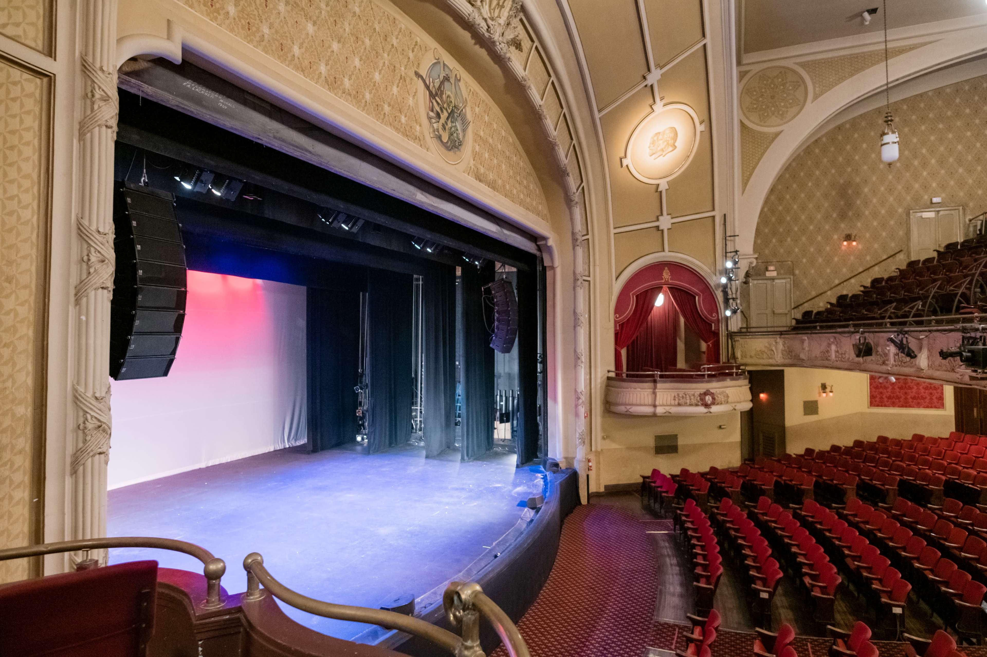Historic Off-Loop Theater Image in Lake View, Chicago, IL
