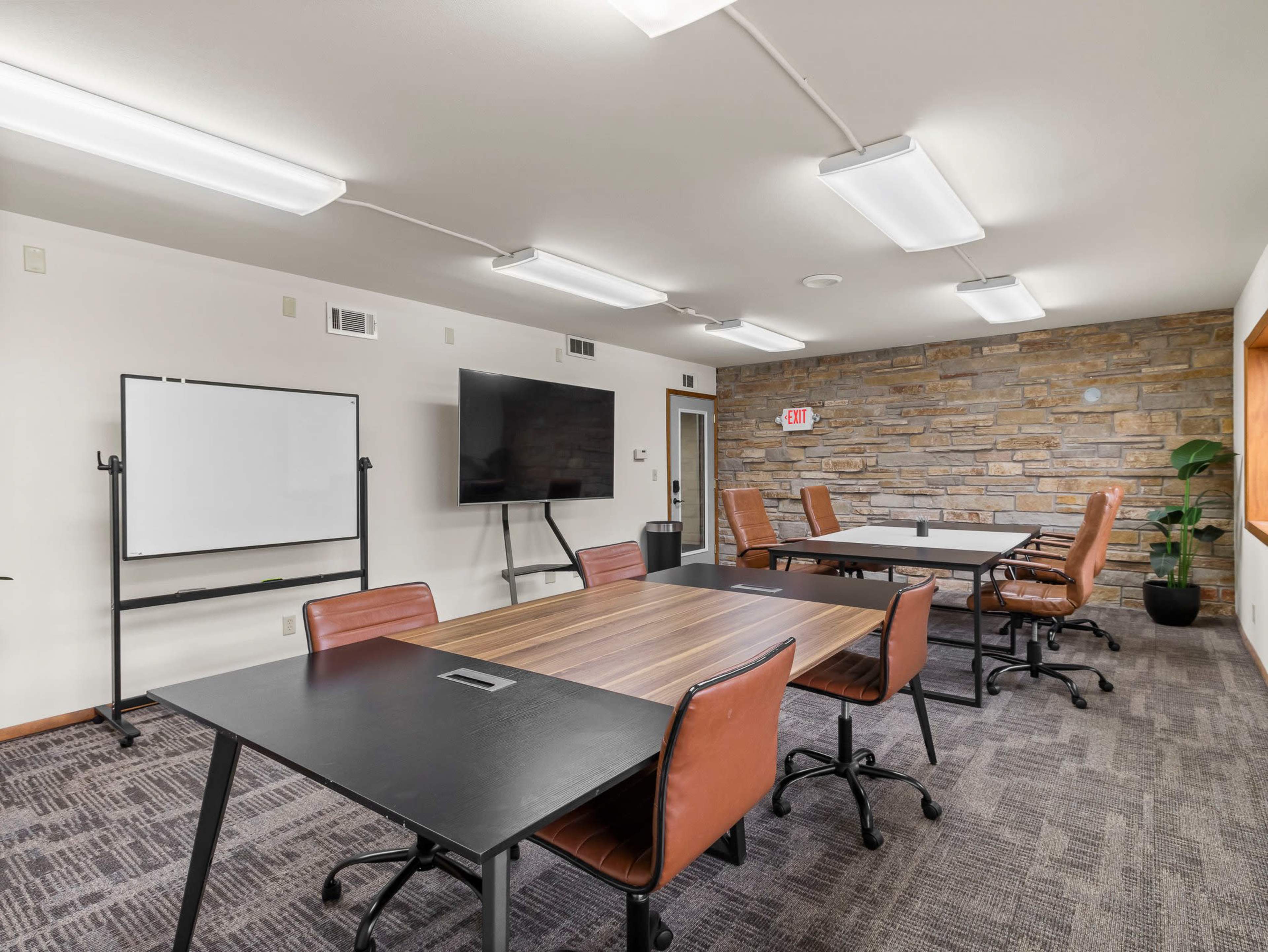 Spacious Conference Room w/ Large Screen & WiFi - Wauwatosa/ Brookfield Image in Brookfield, Brookfield, WI