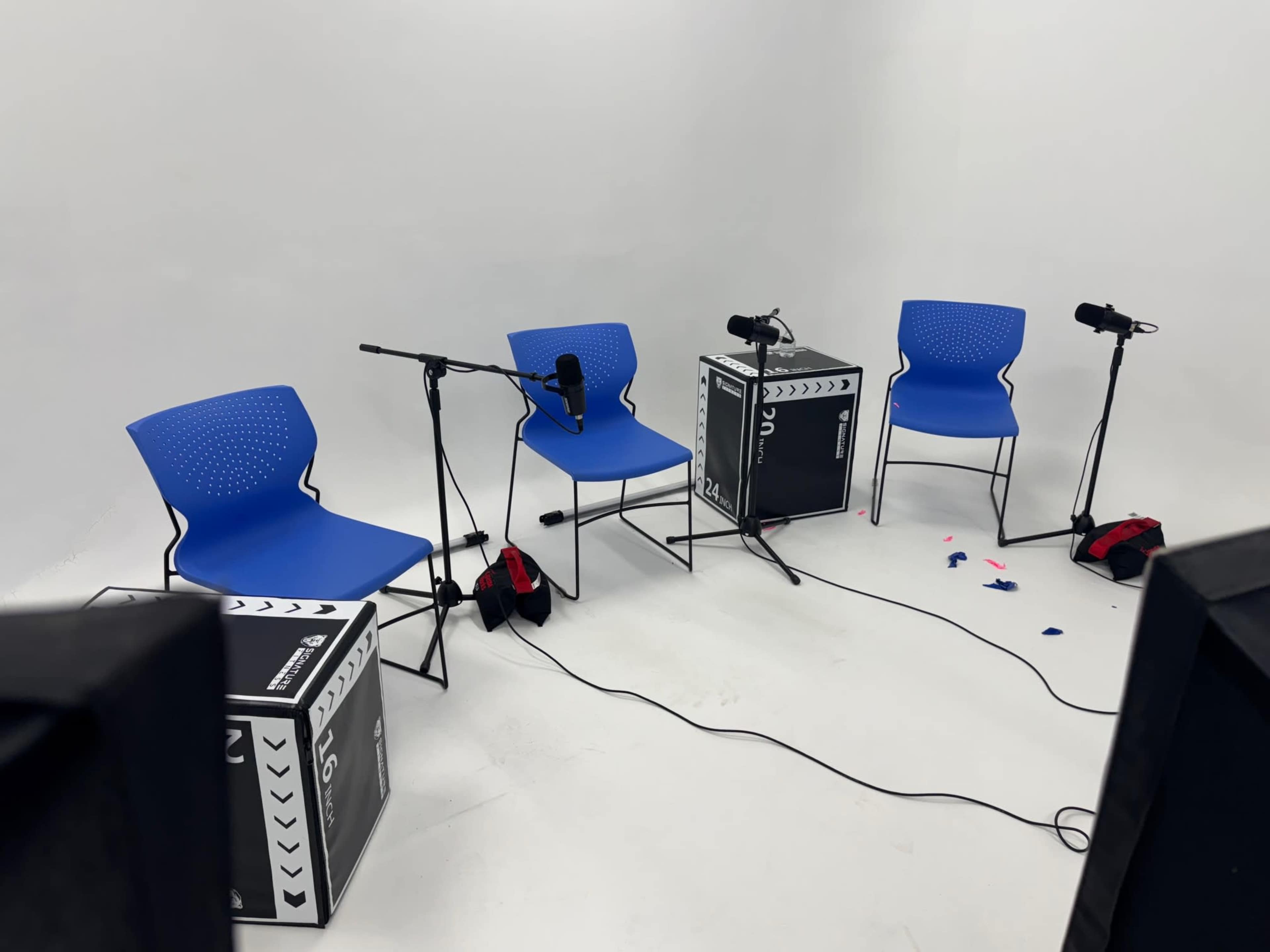 Cyc White Wall Studio with Natural Light W/ AC Image in Chatsworth, Chatsworth, CA