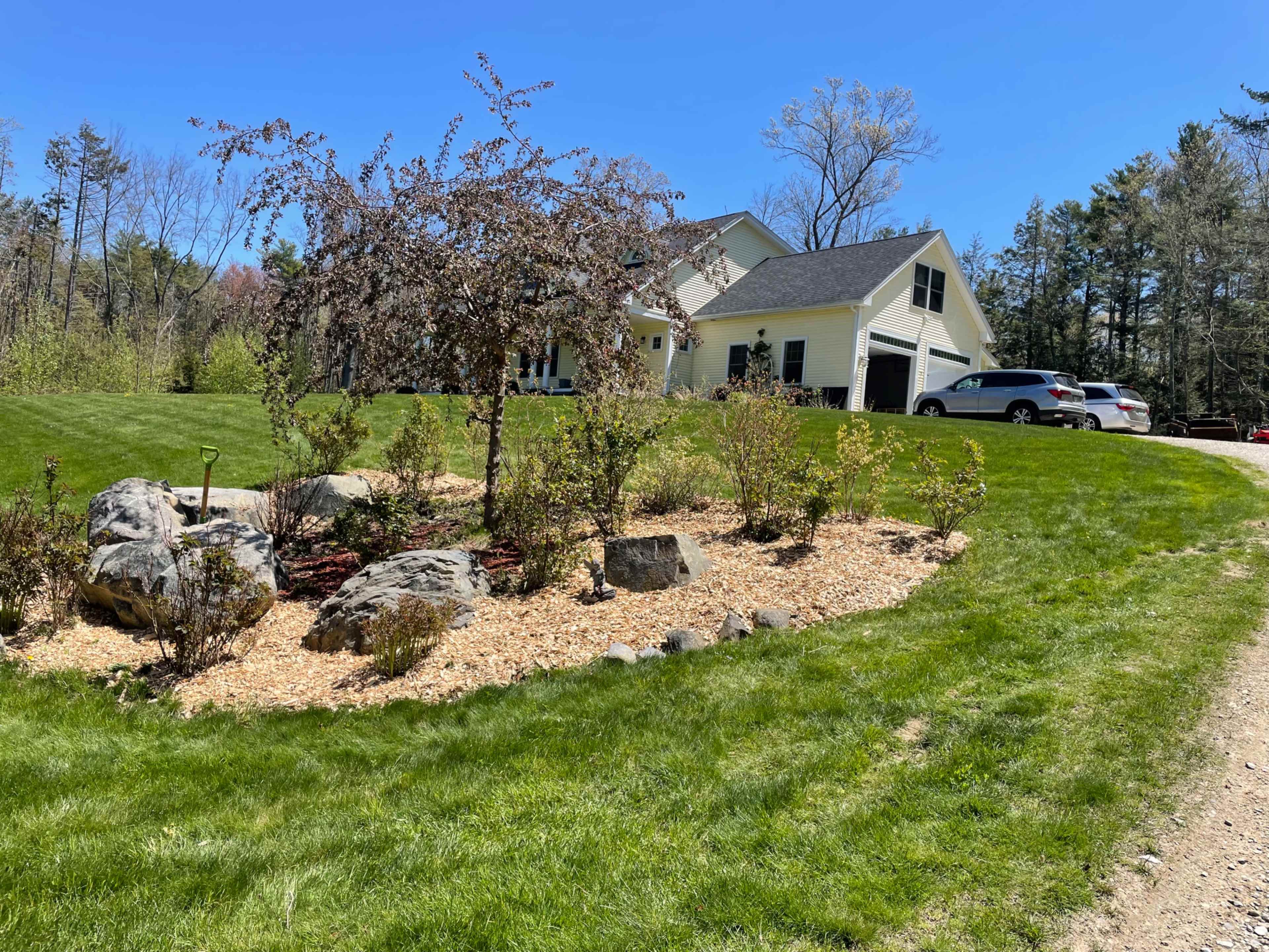 Large family home with front porch with 10 acres on a hill Image in Hampton Falls, Hampton Falls, NH