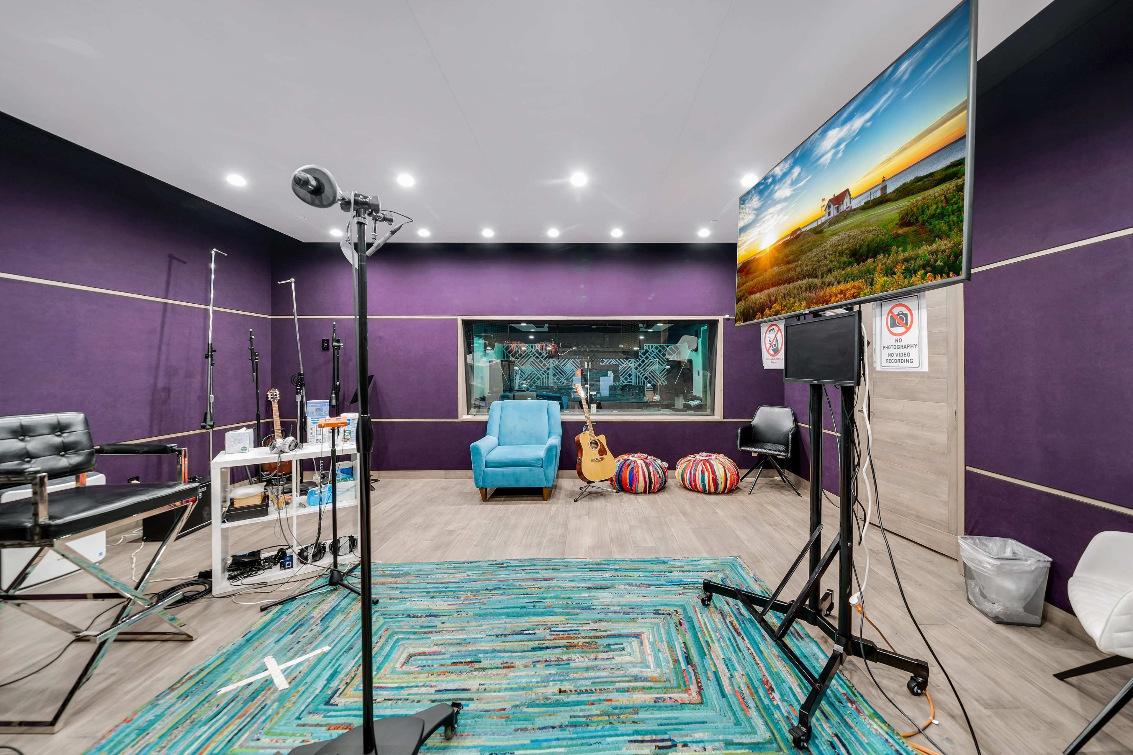 SLEEK & MODERN RECORDING STUDIO – HIGH-TECH Image in Tropico, Glendale, CA