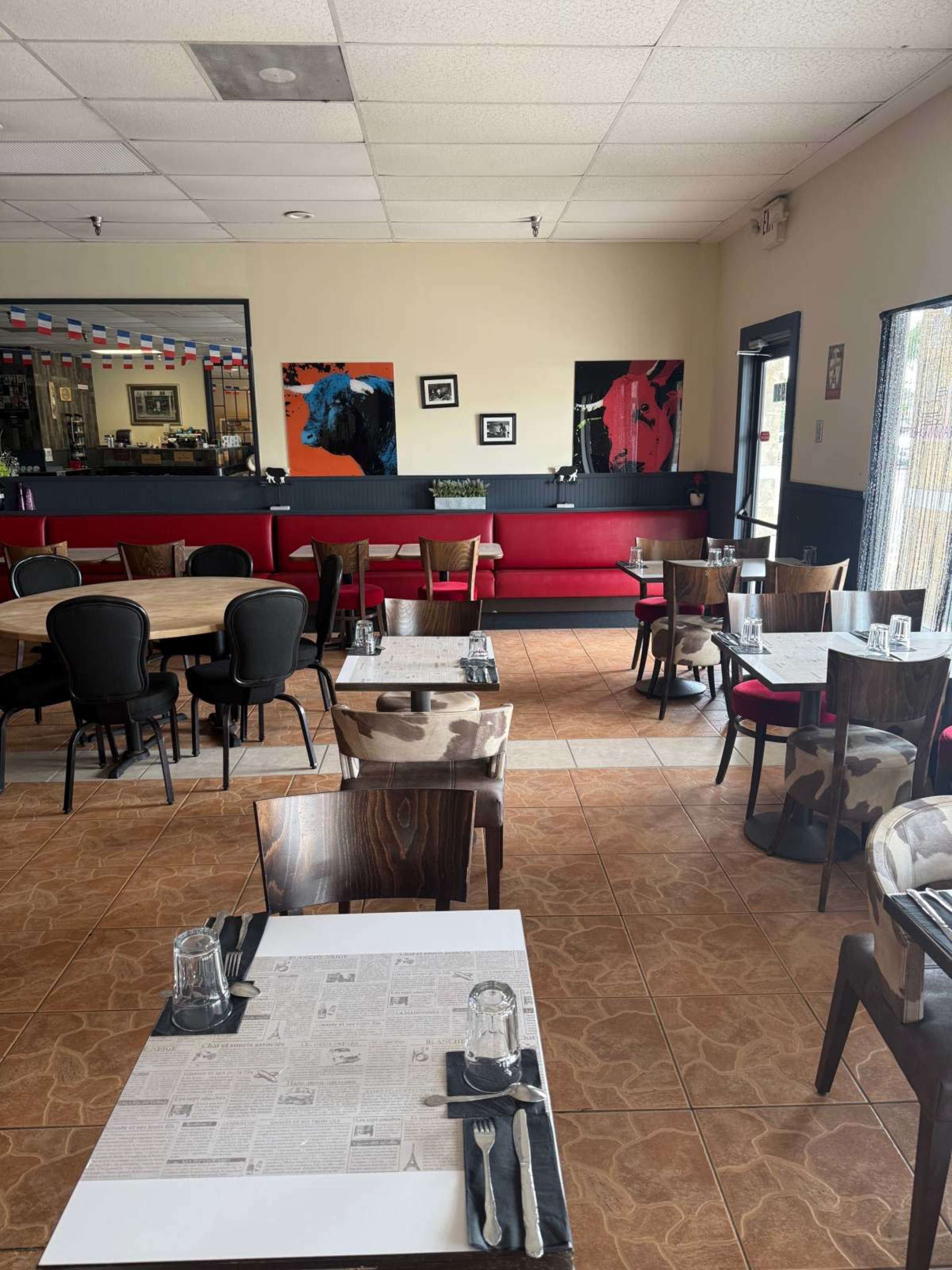 Parisian Bistro Image in , LARGO, FL