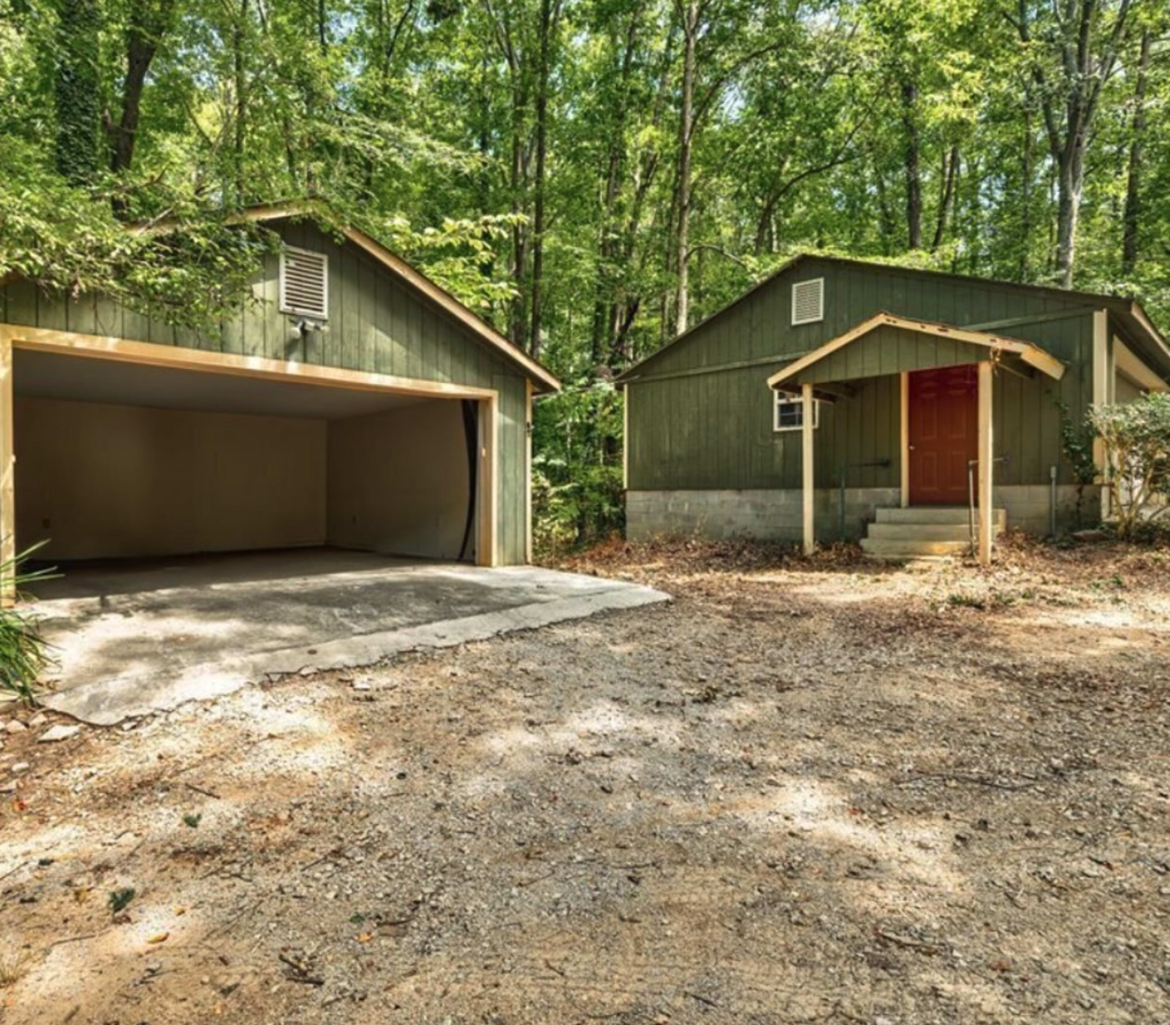 Lake House on 21 acres with Military Base Image in , Stockbridge, GA