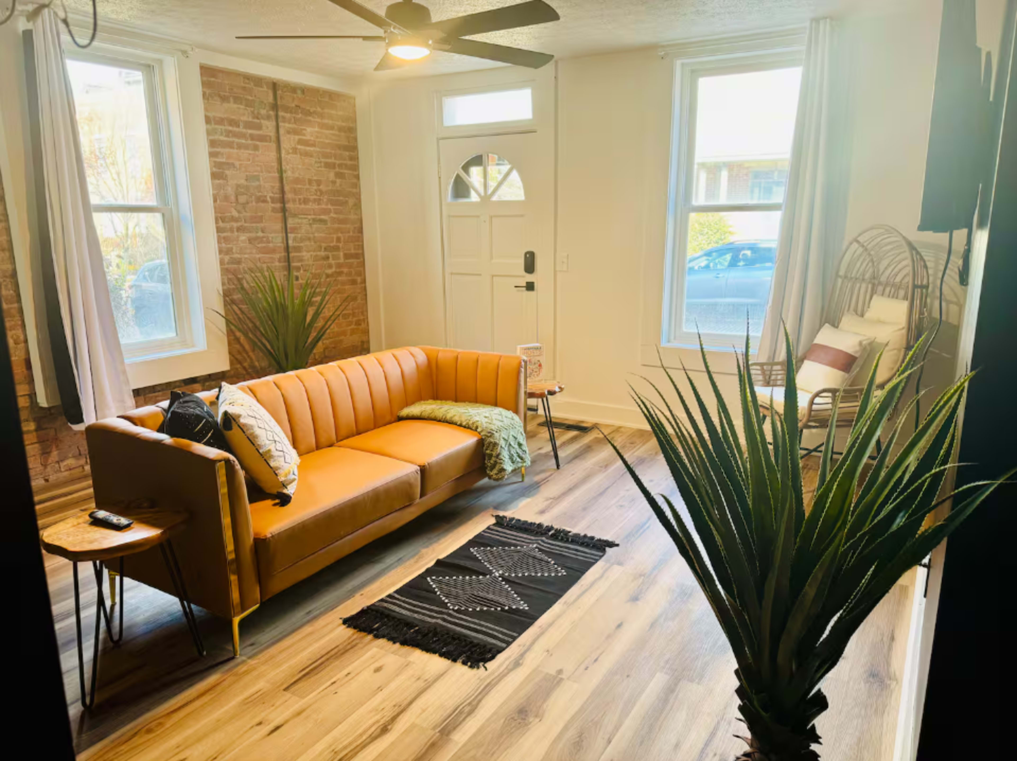 Cozy Casita🌿🐯 Short North • Convention • King Bed • Parking Free Image in Italian Village, Columbus, OH