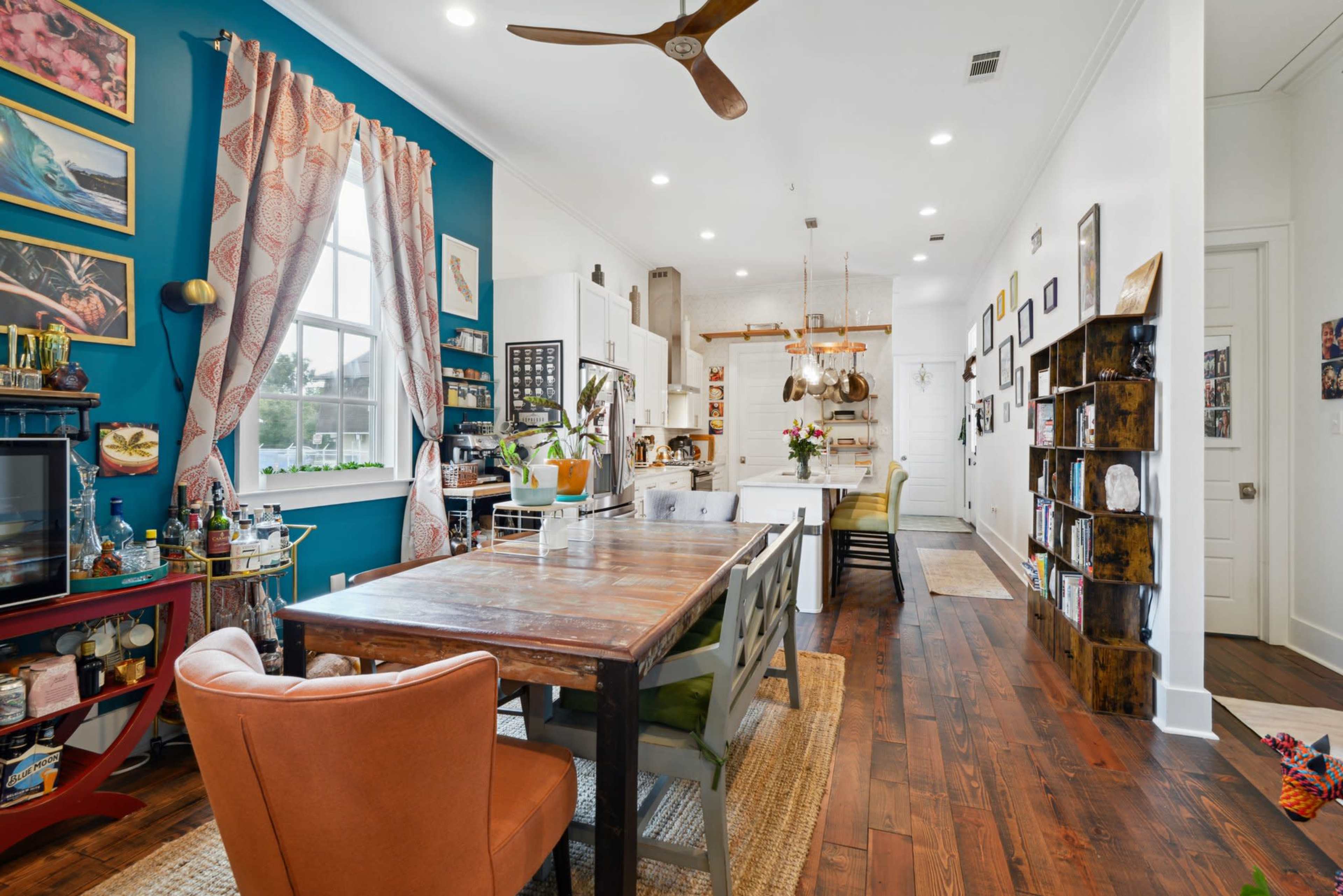 Chic and Comfortable Meeting Space in Uptown Oakland Image in Leonidas, New Orleans, LA