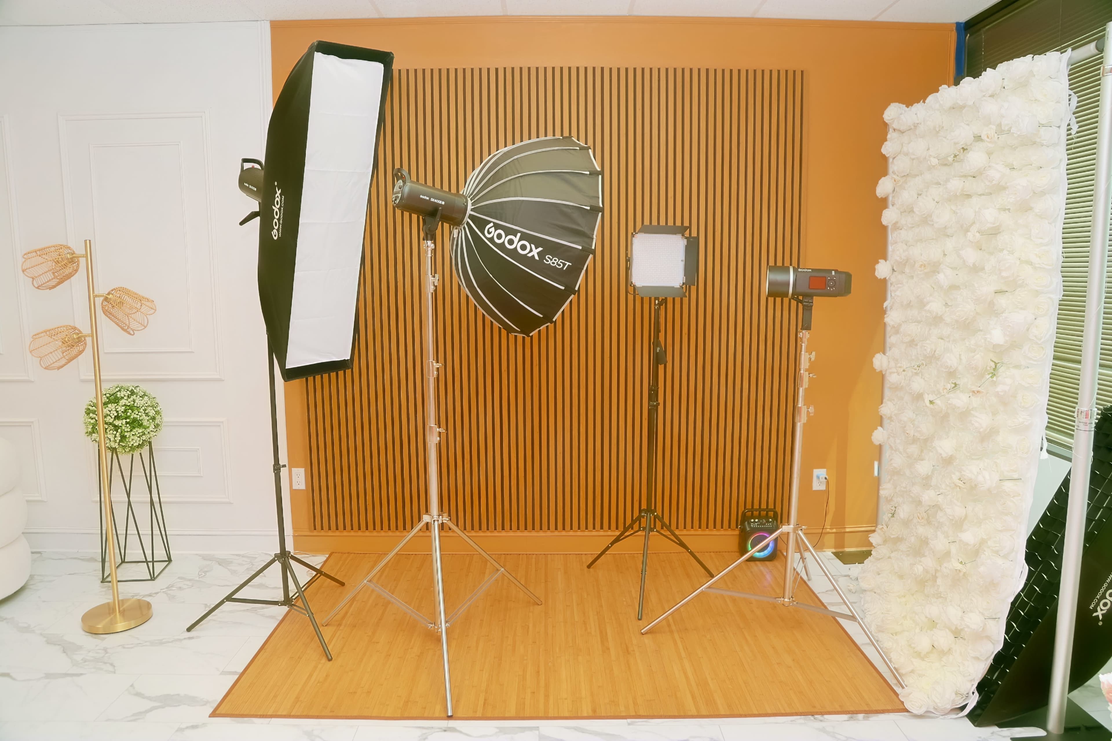Hollywood Style Photostudio Image in Sharpstown, Houston, TX
