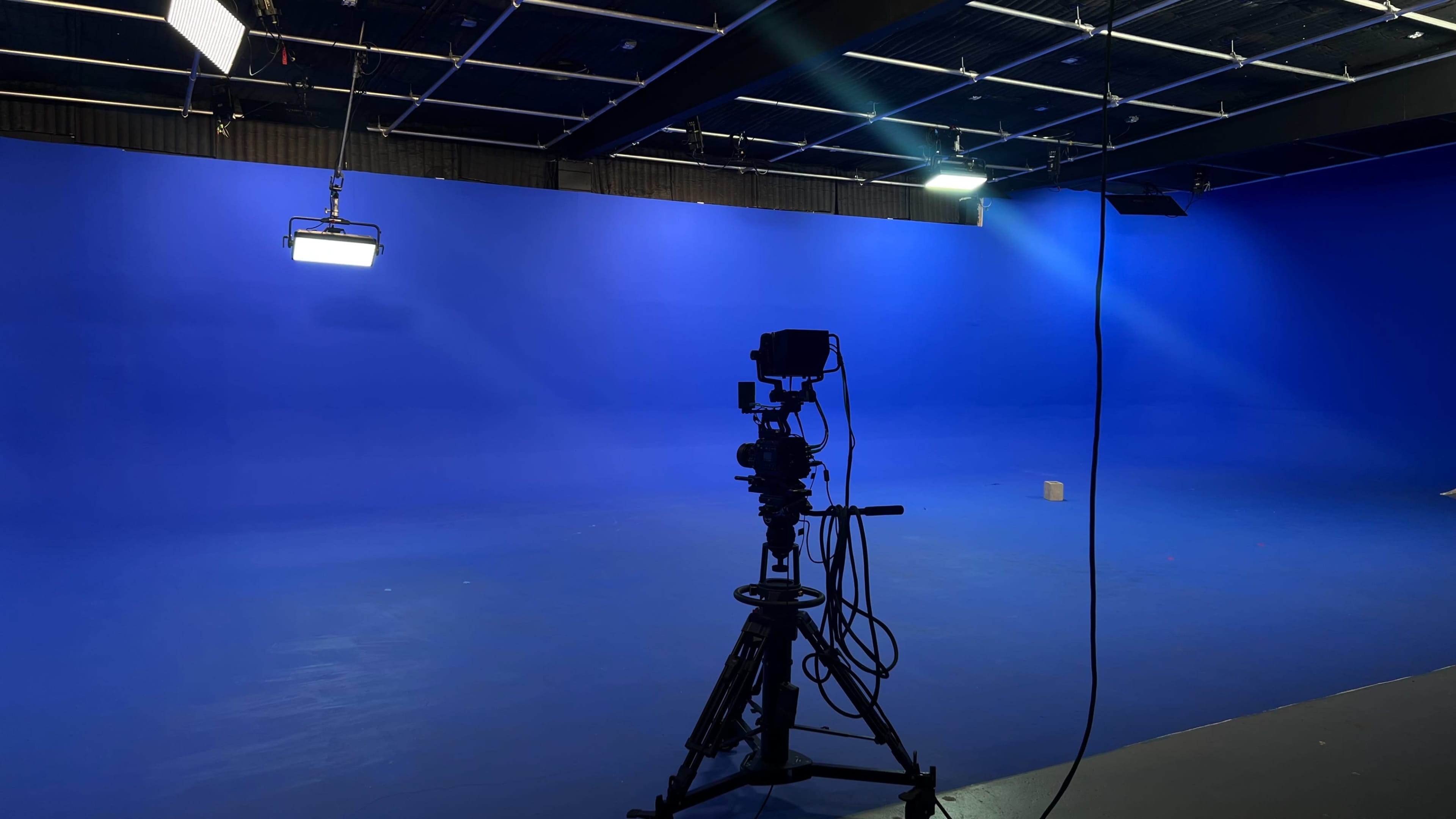 HUGE *PRE LIT* CYC Image in Burbank, Burbank, CA