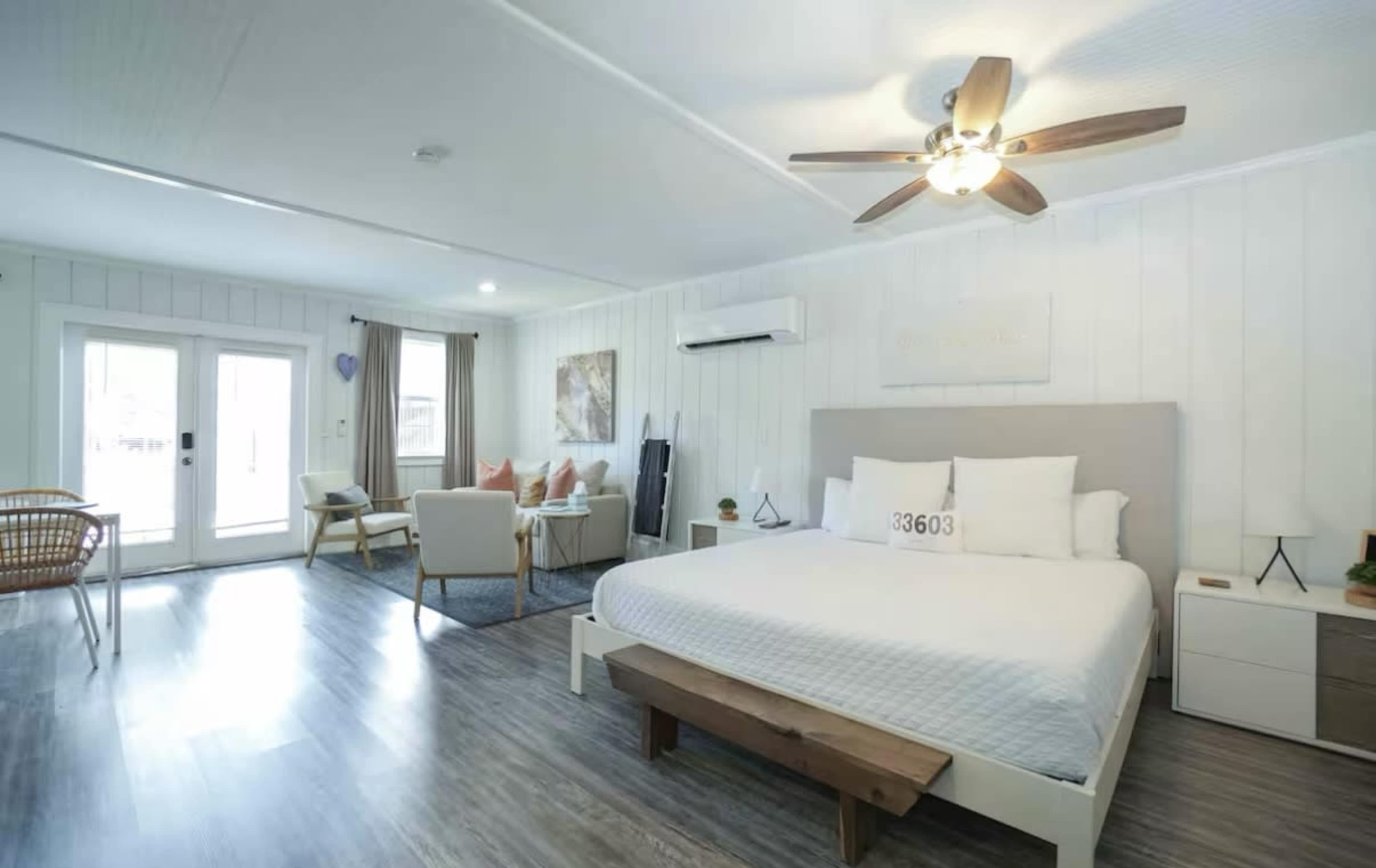 Bright and Spacious Tampa Heights Studio Image in Northwest Tampa, Tampa, FL