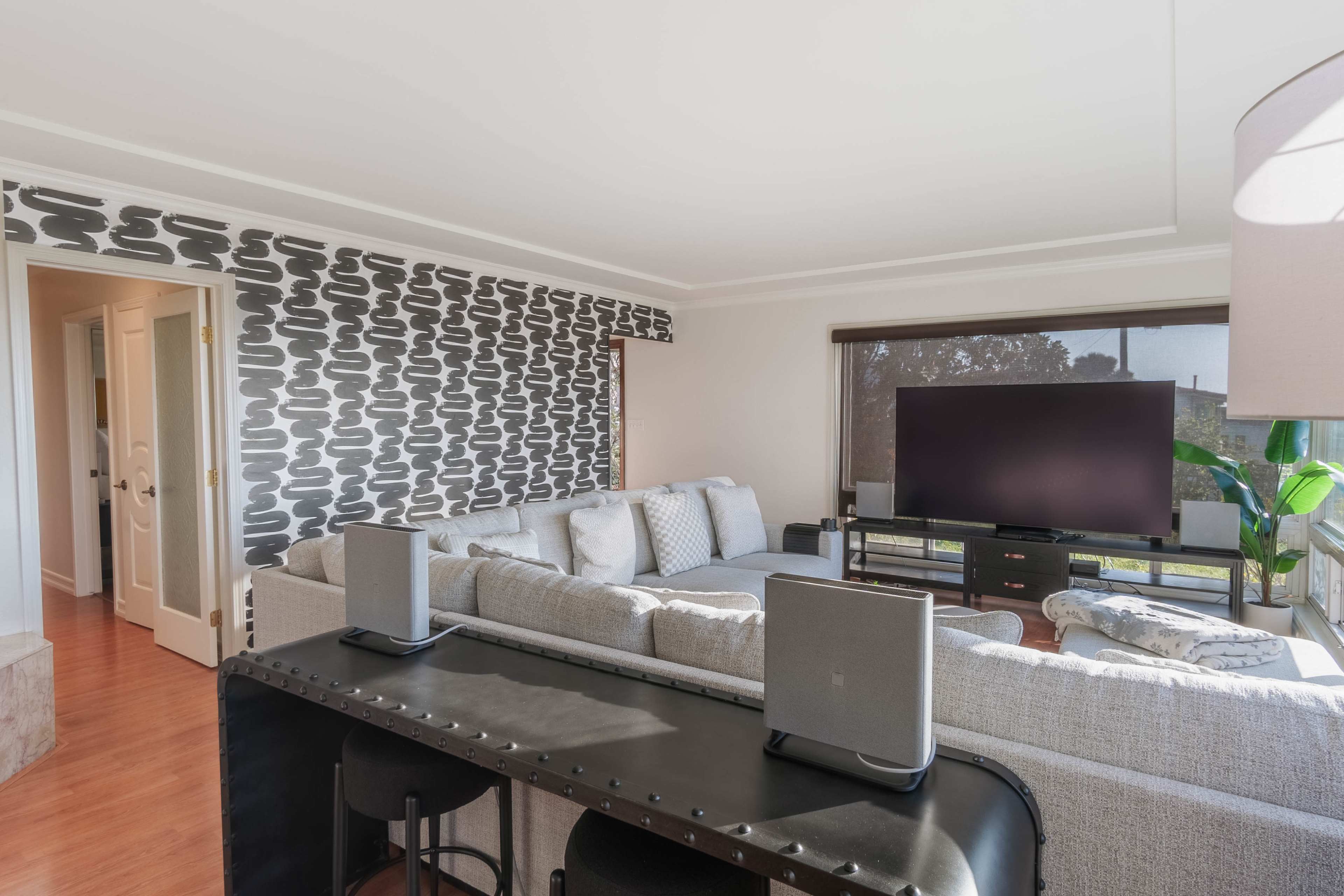 Views of Seaworld, Mission Bay, large living/dining room/game room/jacuzzi Image in Morena, San Diego, CA