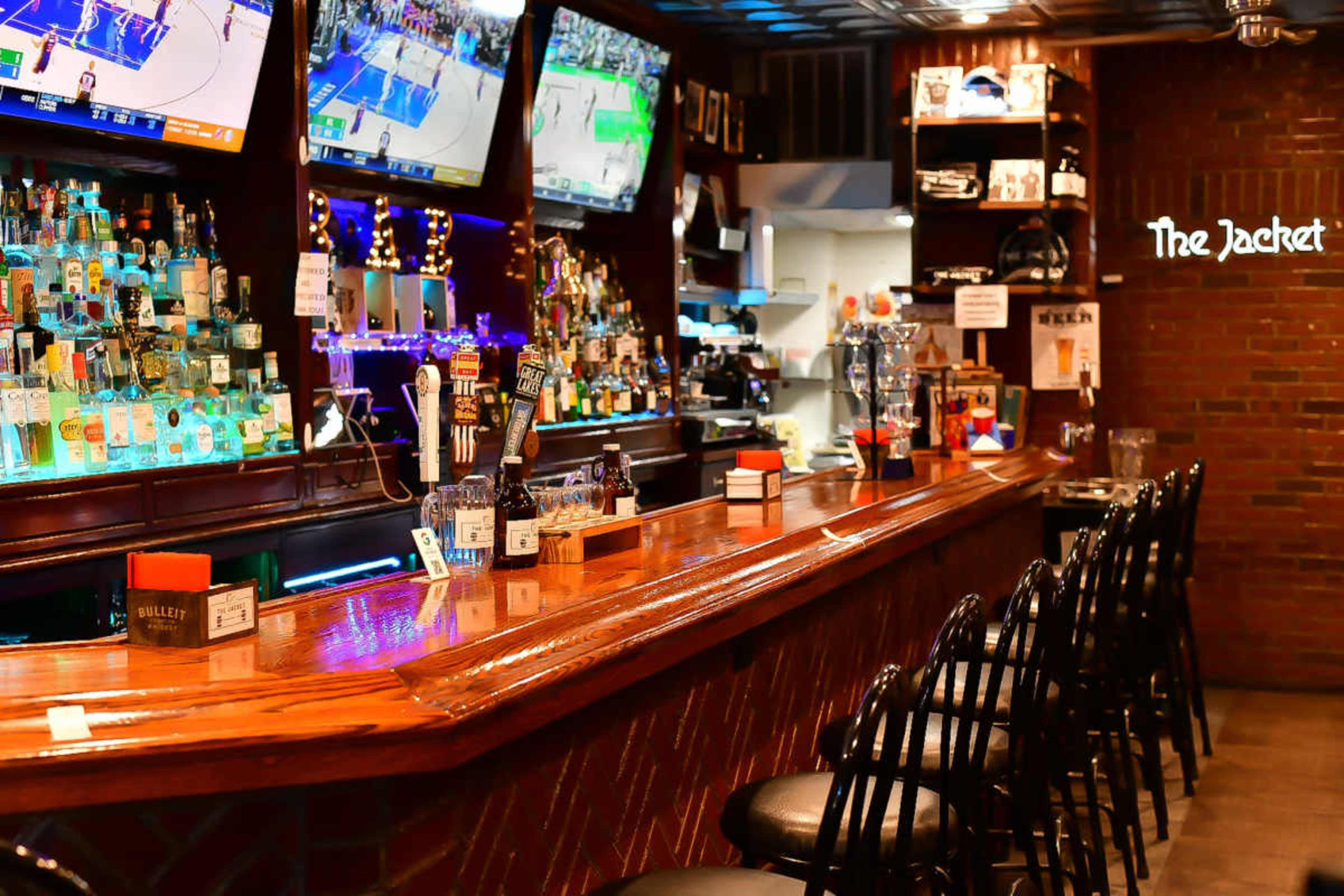 Sports bar/Cocktail Lounge Image in North Hempstead, Mineola, NY