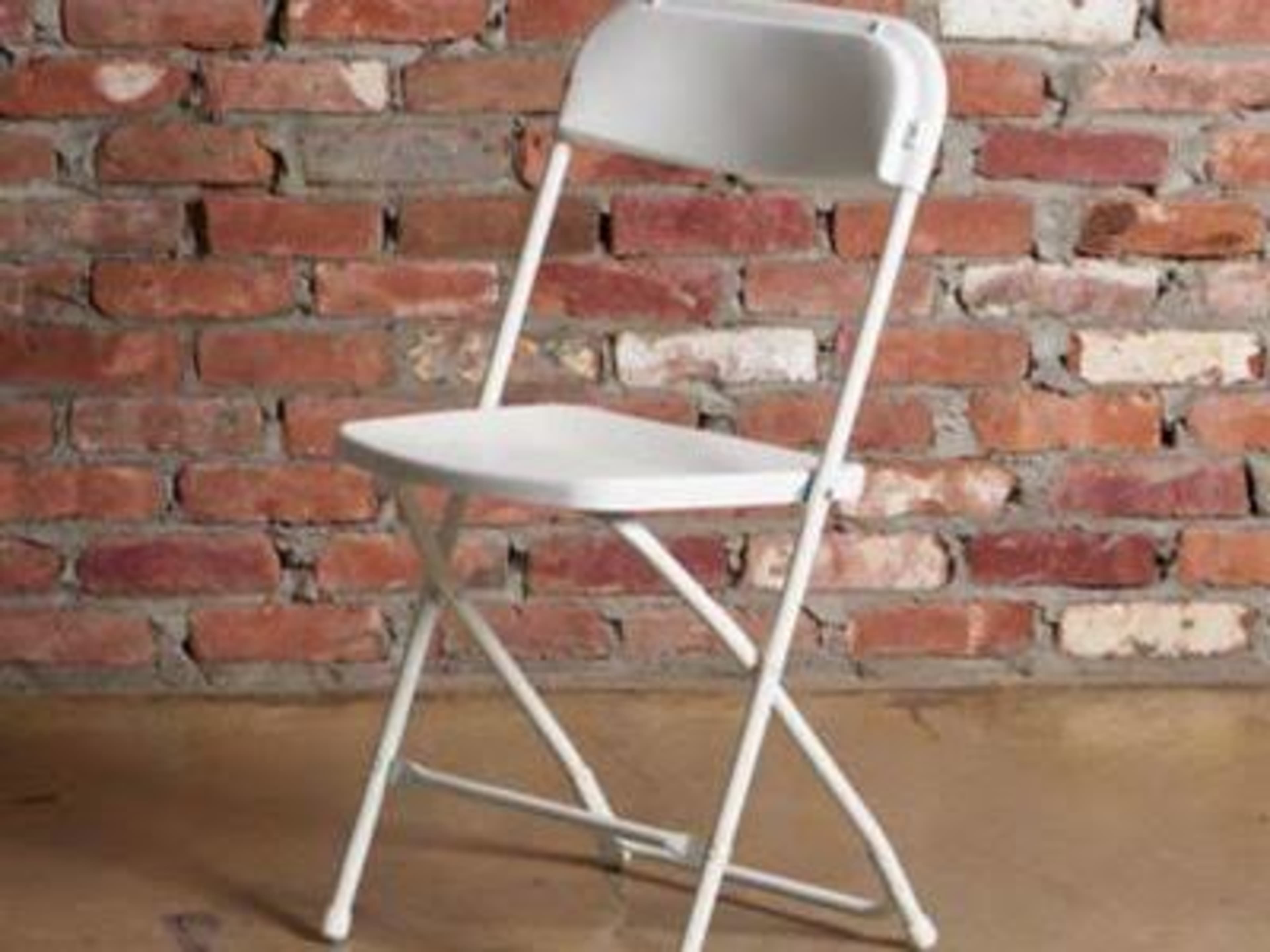 White foldable chair