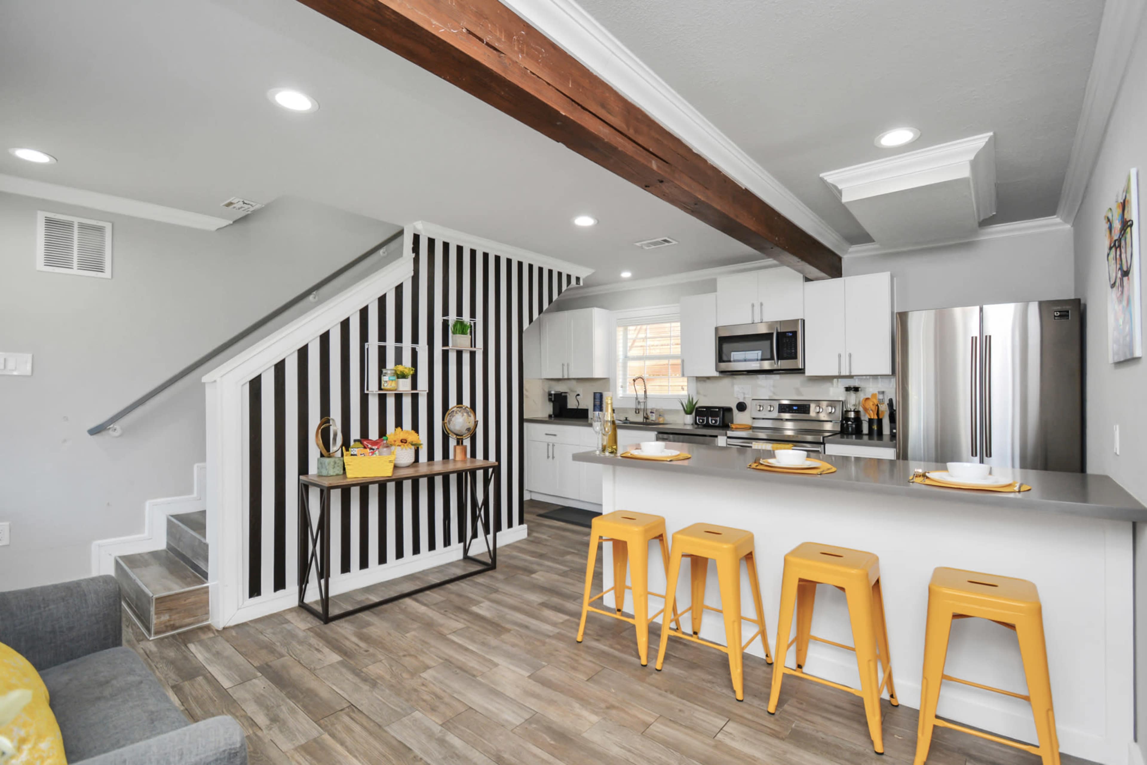 Yellow Oasis w/ Private Deck + Skyline View Image in MacGregor, Houston, TX