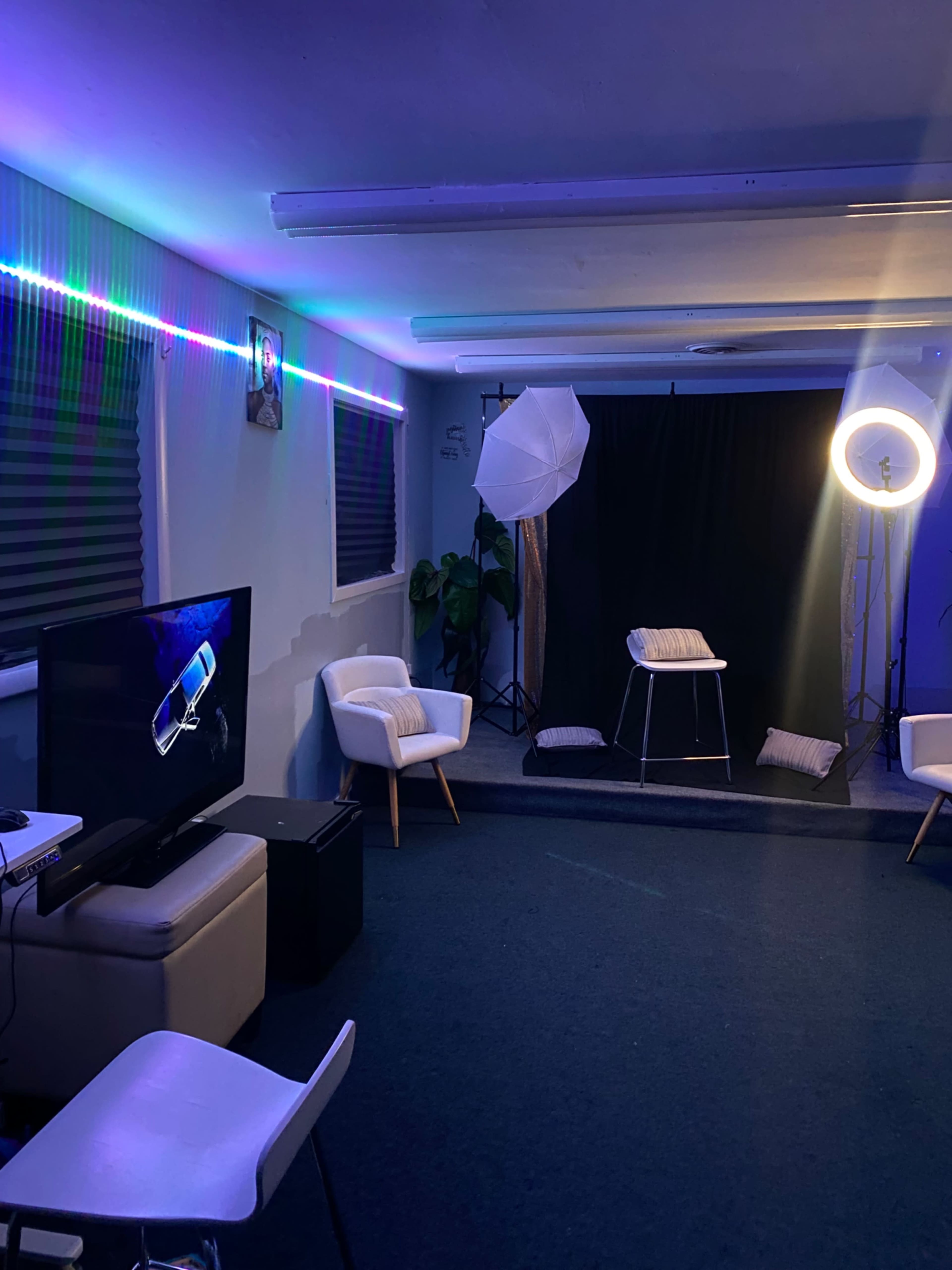 Clean and Contemporary Studio Image in , Beltsville, MD