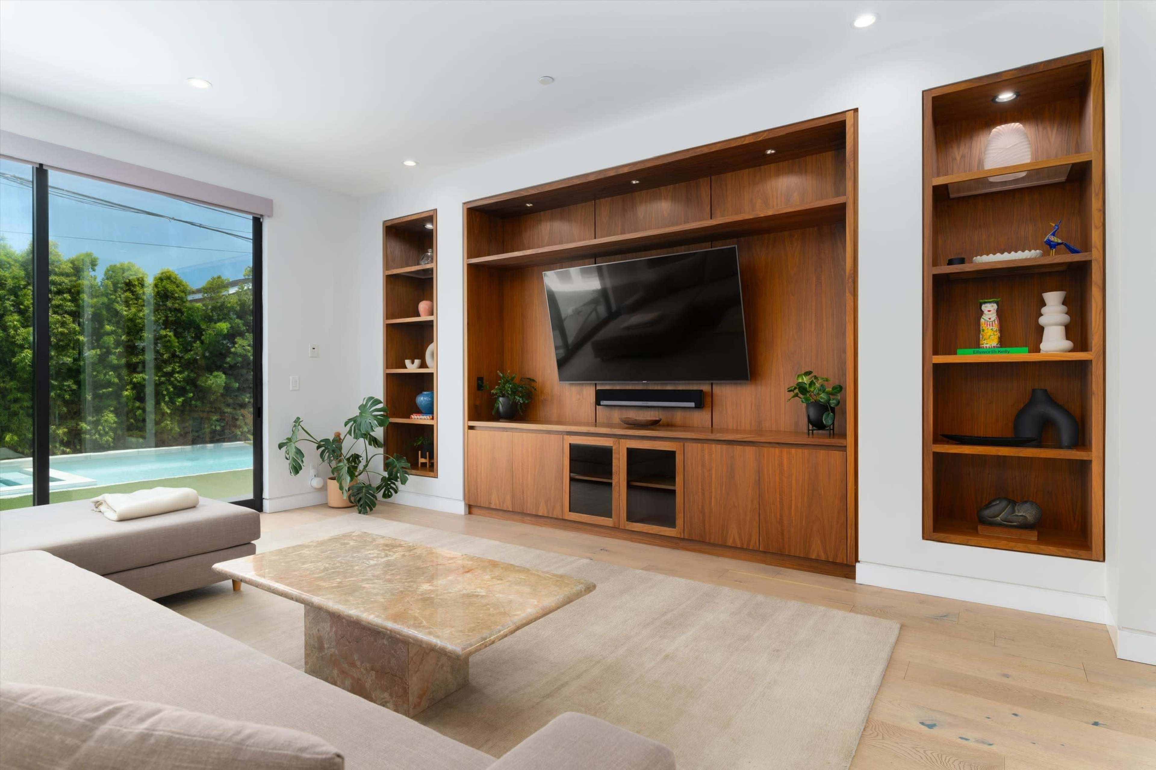 Large Modern Home next to Venice Image in Mar Vista, Los Angeles, CA