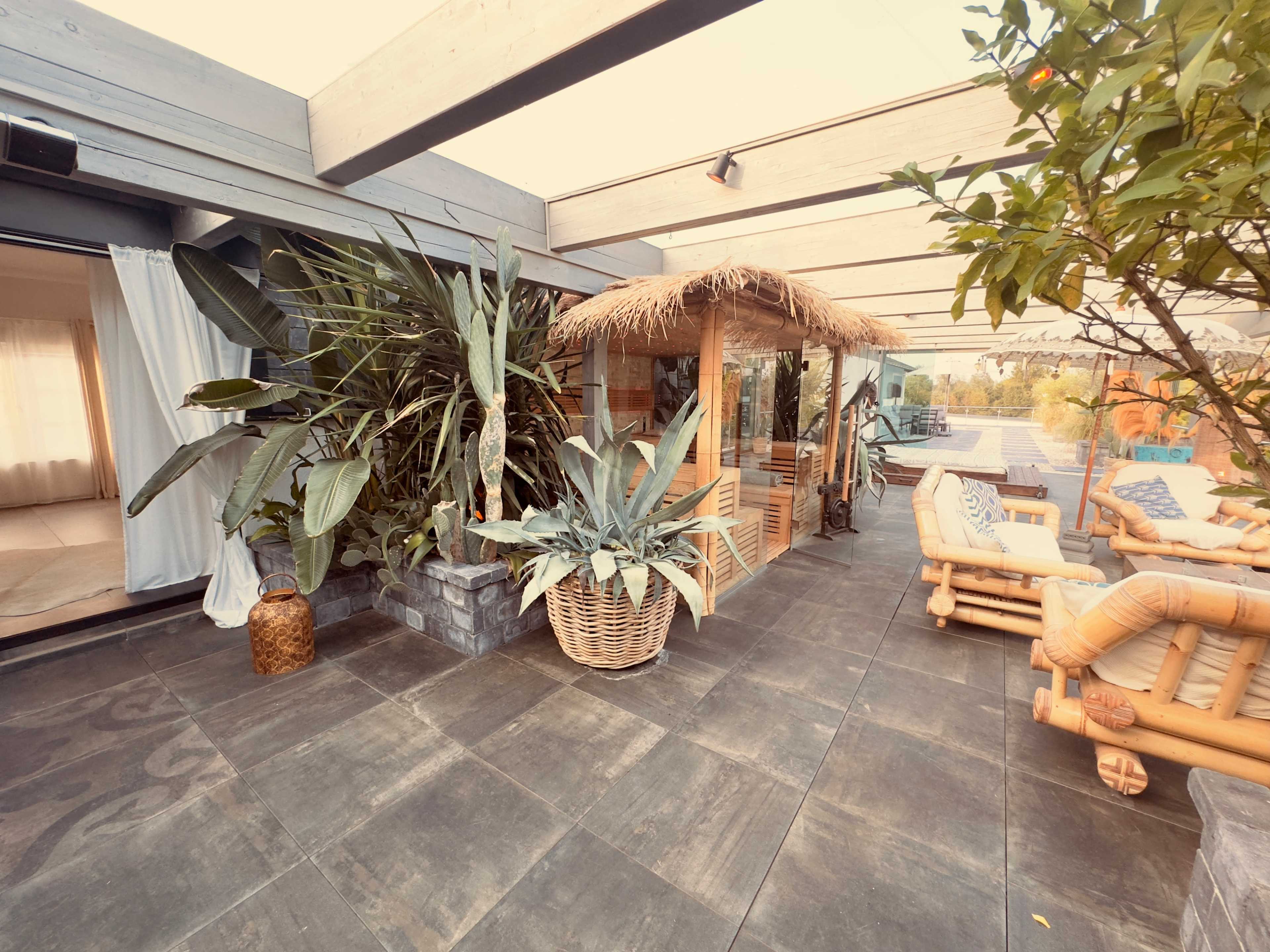 Luxus-Spa, Bar, Weinkeller & Billard Image in , Leverkusen