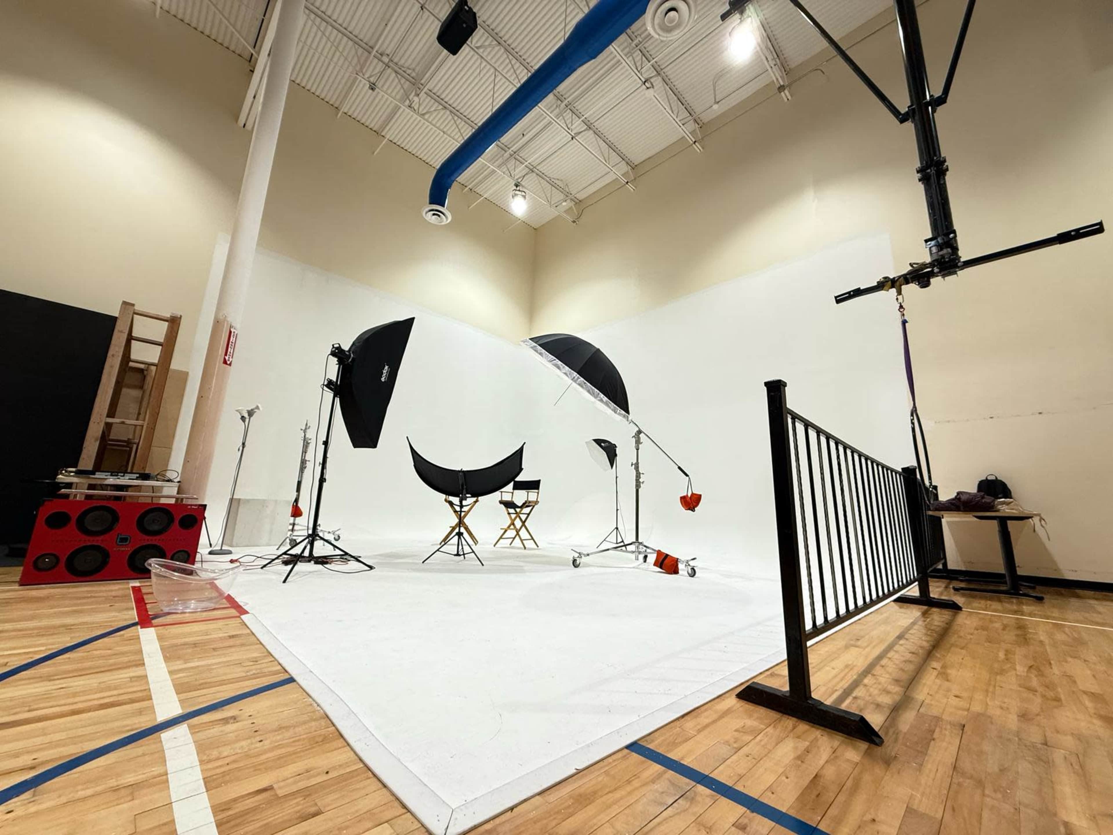 White Set Image in Westside, Houston, TX