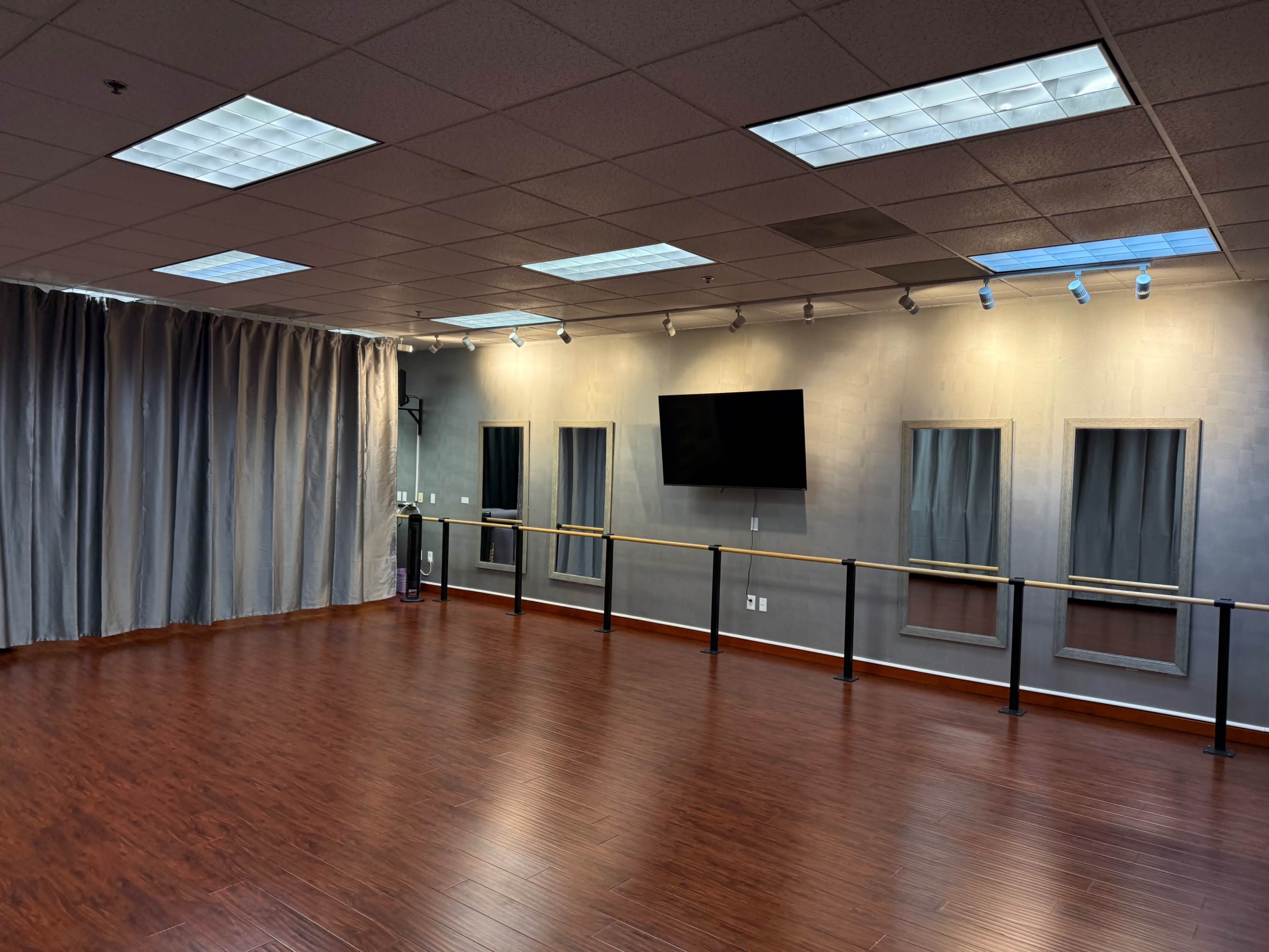Versatile Large Open Space with Premium Equipment & Ground Floor Entry Image in Tustin, Tustin, CA