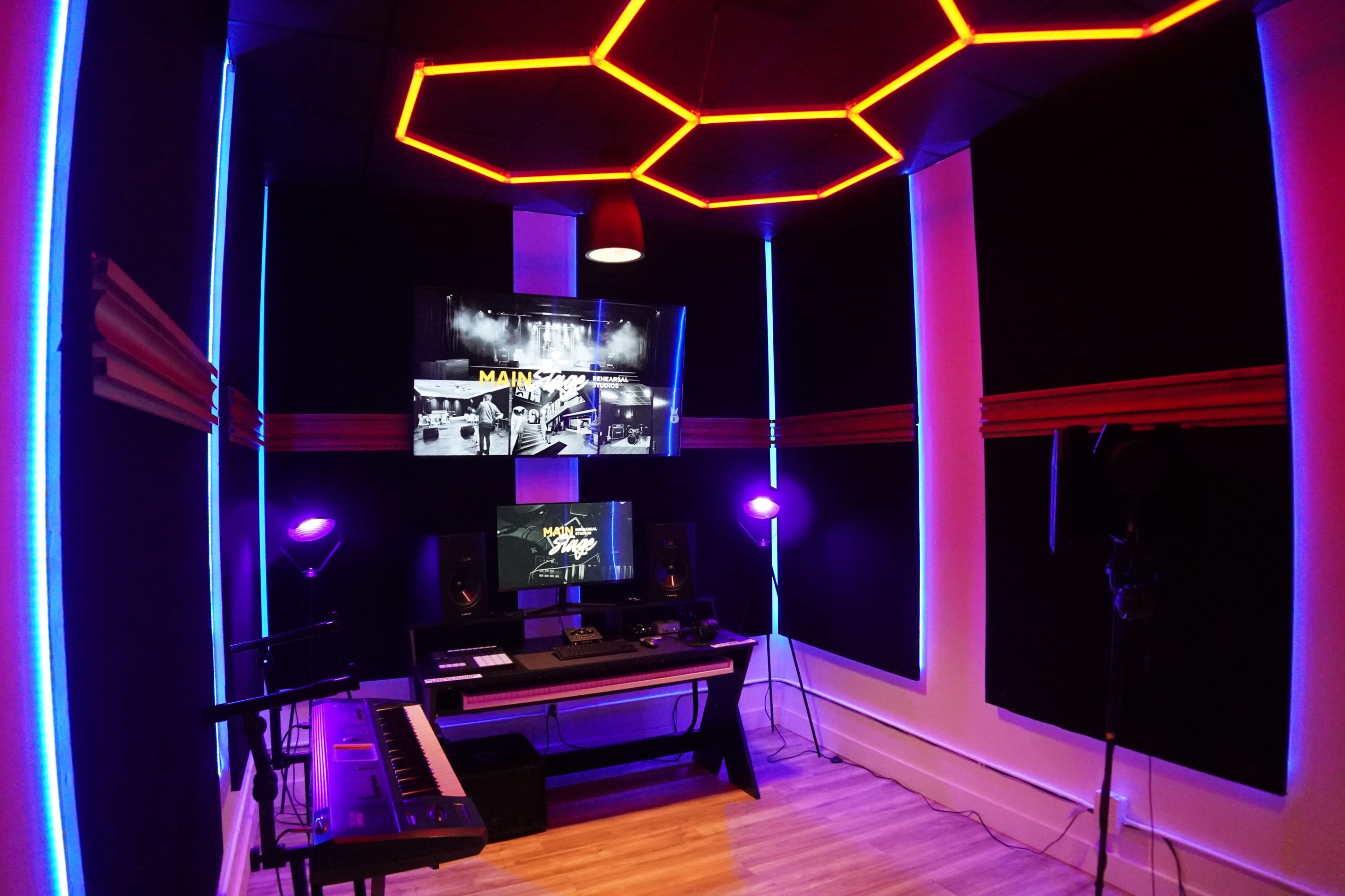 Beatmakers & Engineers’ Dream Studio – Maschine, UAD, & More Image in Gibson, Hamilton, ON