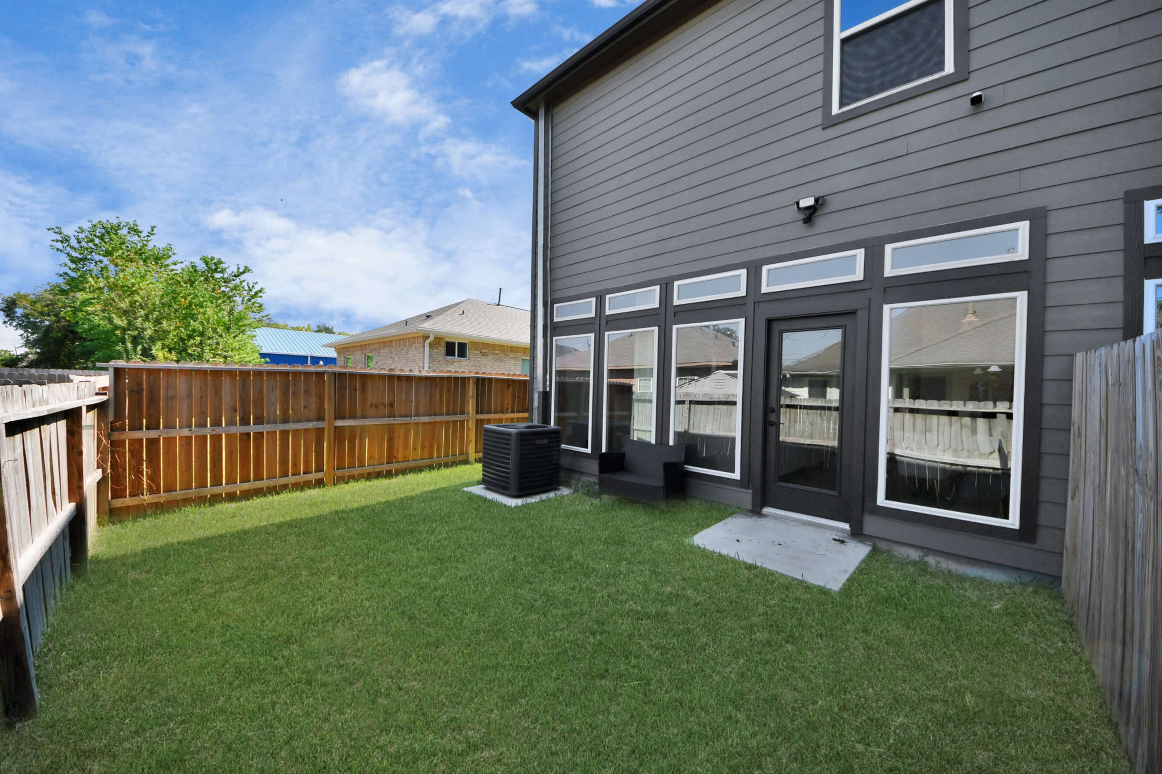 Contemporary Houston Space w/ Chef’s Kitchen + Stylish Living Area — Content Ready Image in Sunnyside, Houston, TX