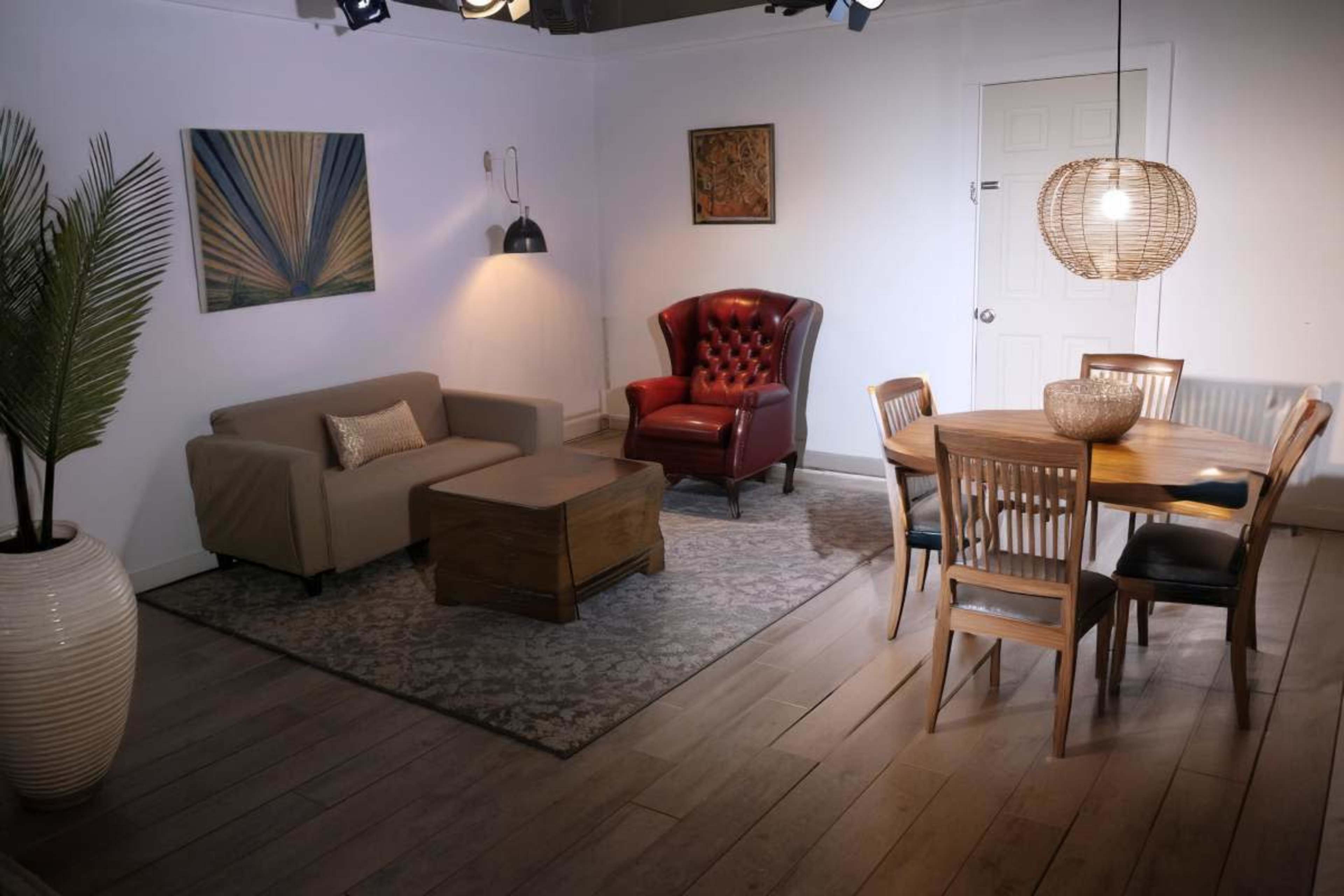 Large Film Studio, Podcast rooms, with private parking Image in Smithtown, Kings Park, NY