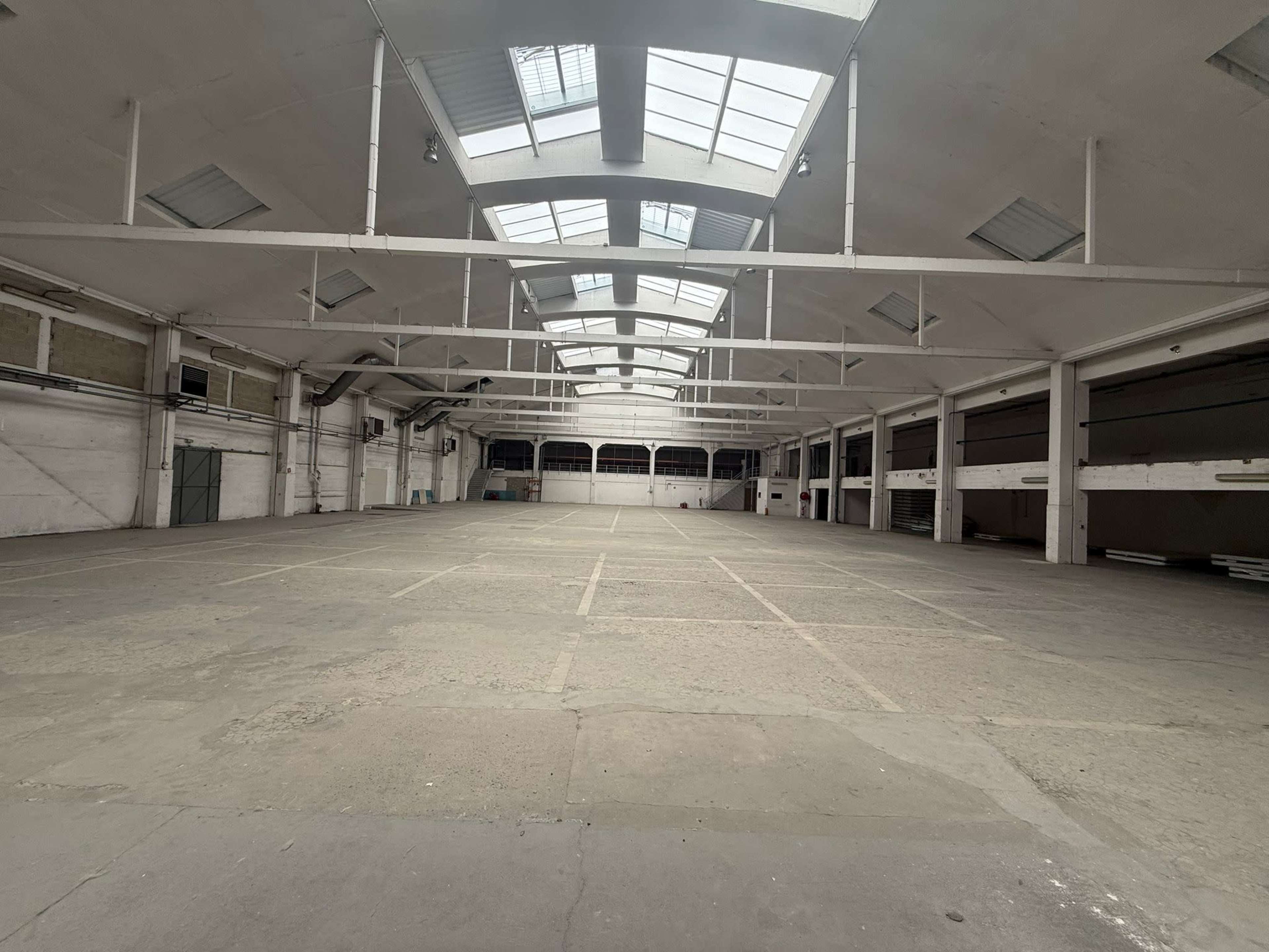 Entrepôt de 4000m² Image in , La Courneuve