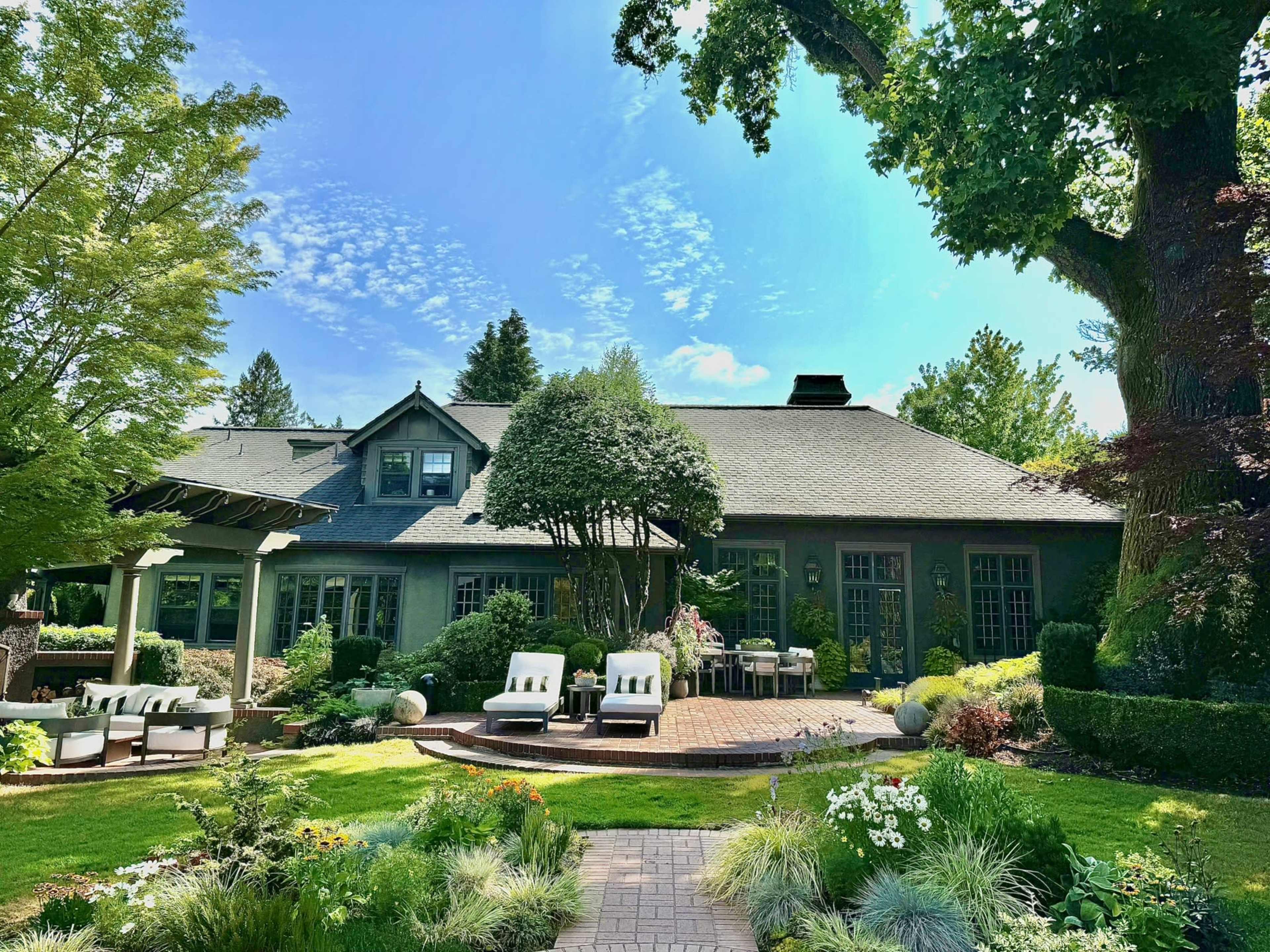 Historic Portland Estate & Private Garden for Gatherings, Creative Productions & Elevated Events Image in Southeast Portland, Portland, OR