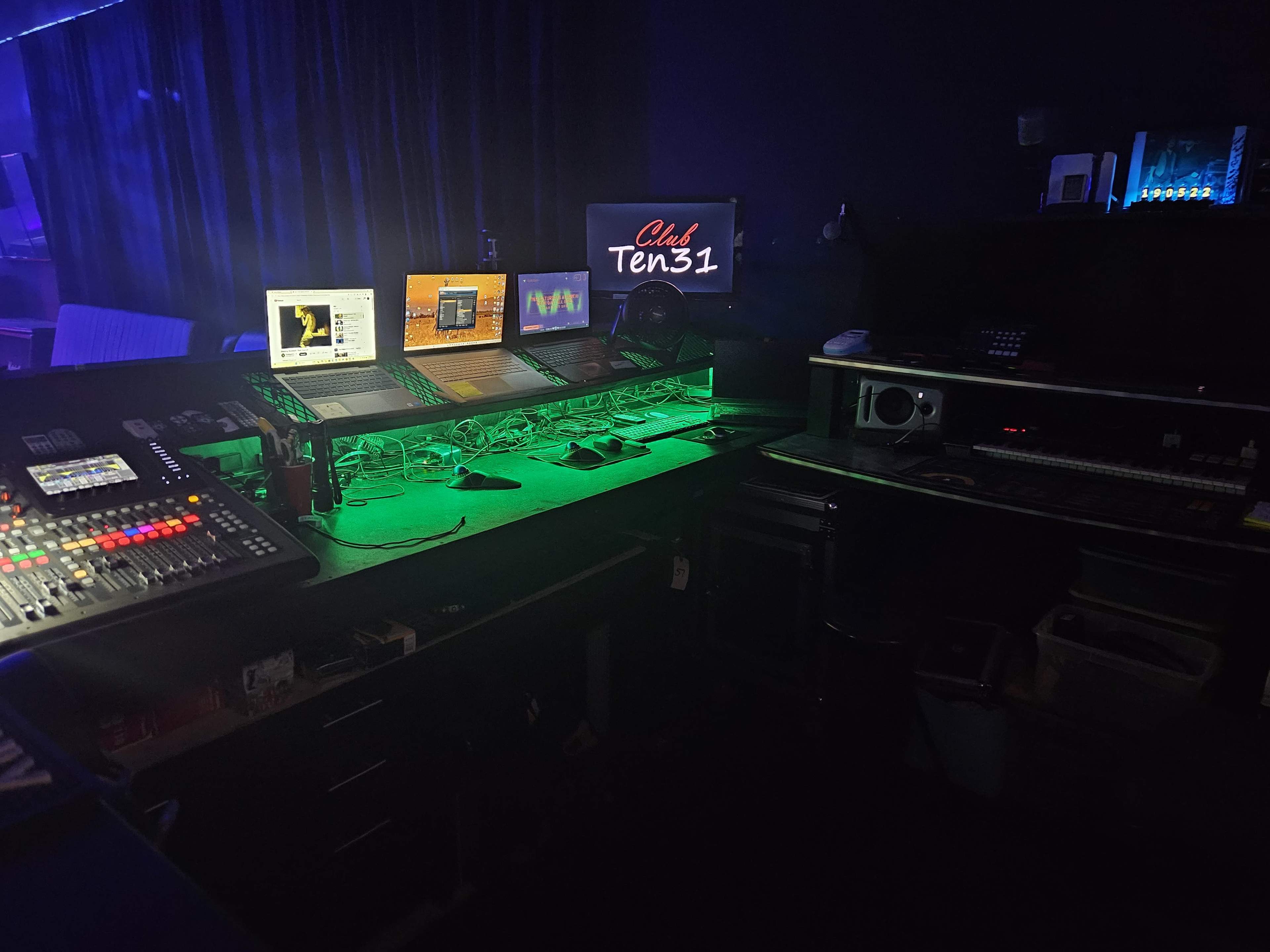 Unique space available for a variety of events including live music performances, meetings, adult game night, private parties, dancing, etc. Full sound system and light show. Image in Signal Butte Ranch, Apache junction, AZ