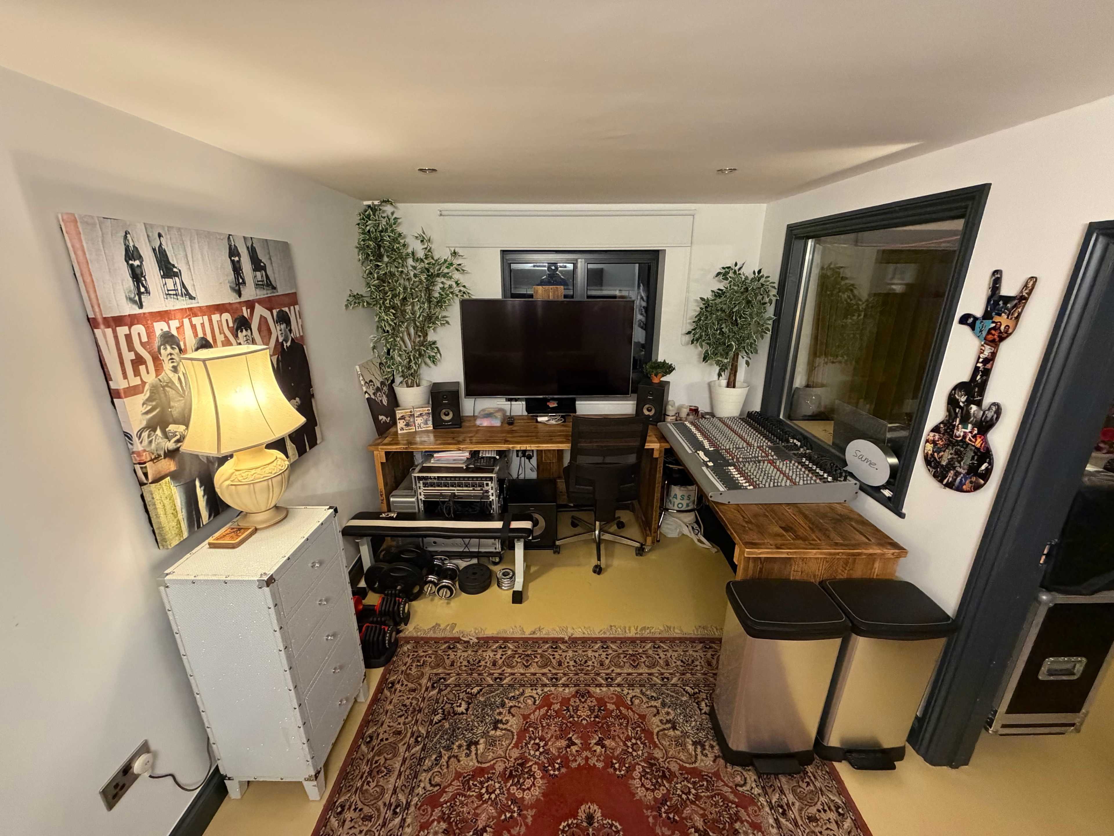 Cosy Riverside Recording Studio Image in , Staines-Upon-Thames, ENG