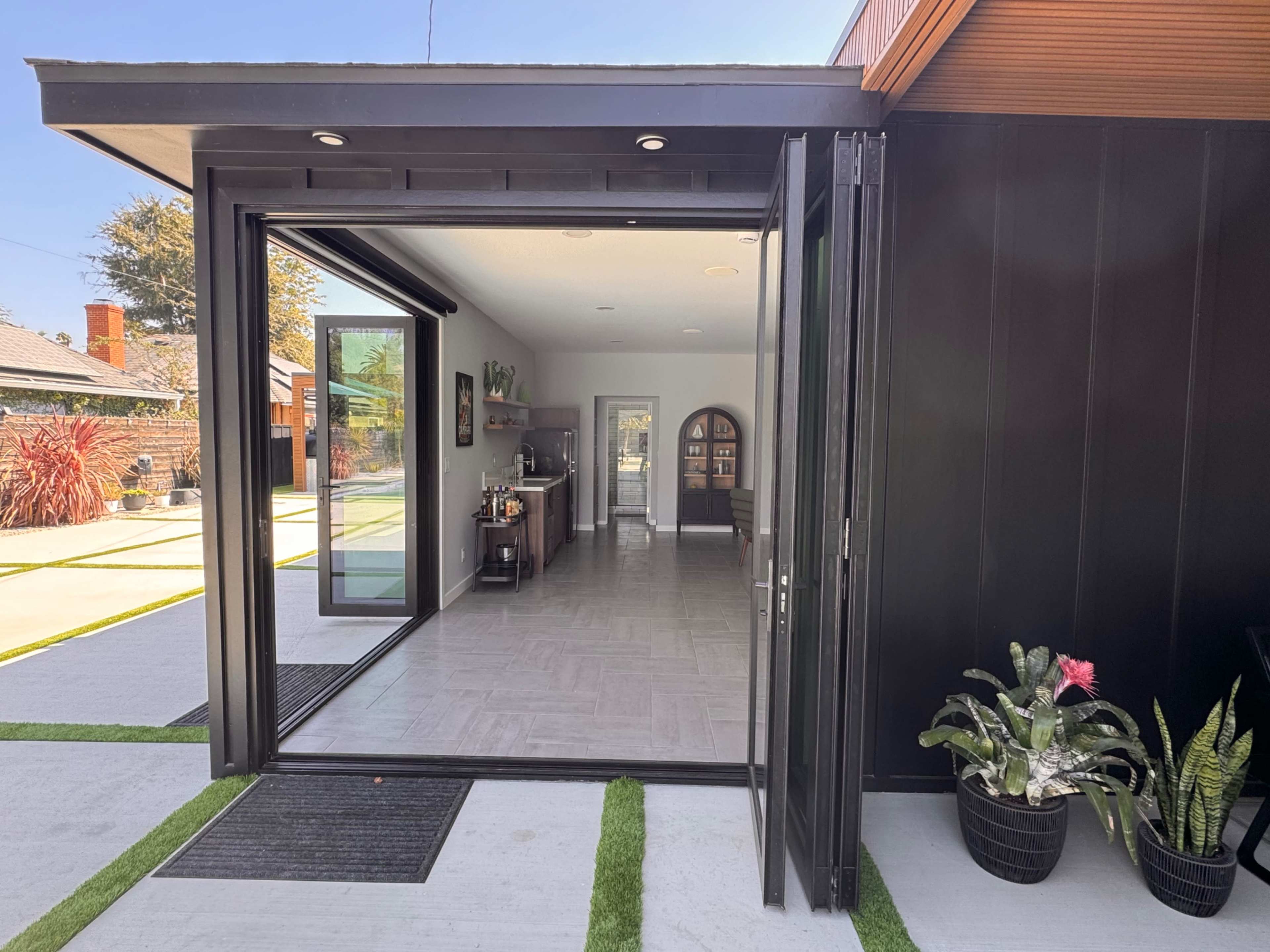 Spectacular Modern backyard & guest house Image in Los Cerritos, Long Beach, CA