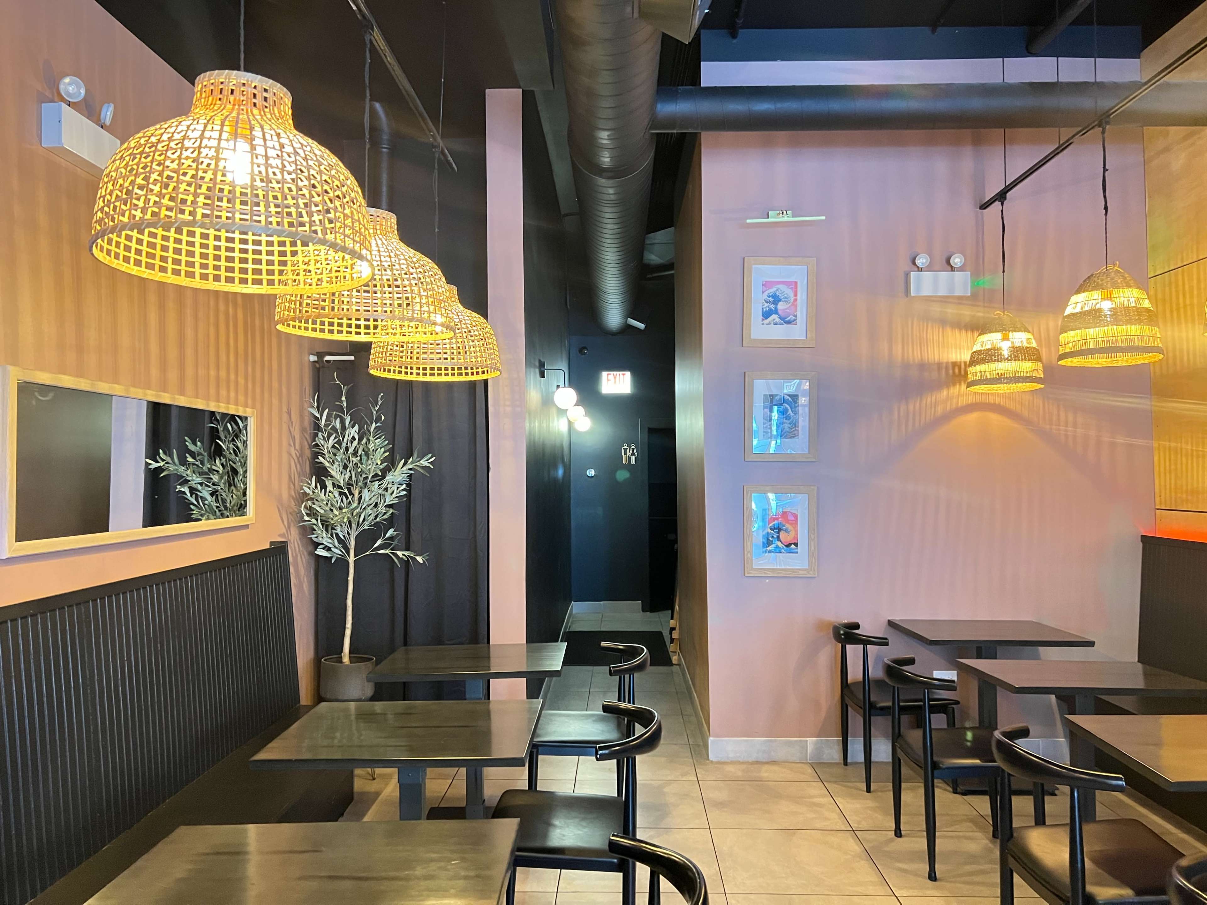 Trendy Bucktown restaurant space with full bar next to Western blueline Image in Logan Square, Chicago, IL